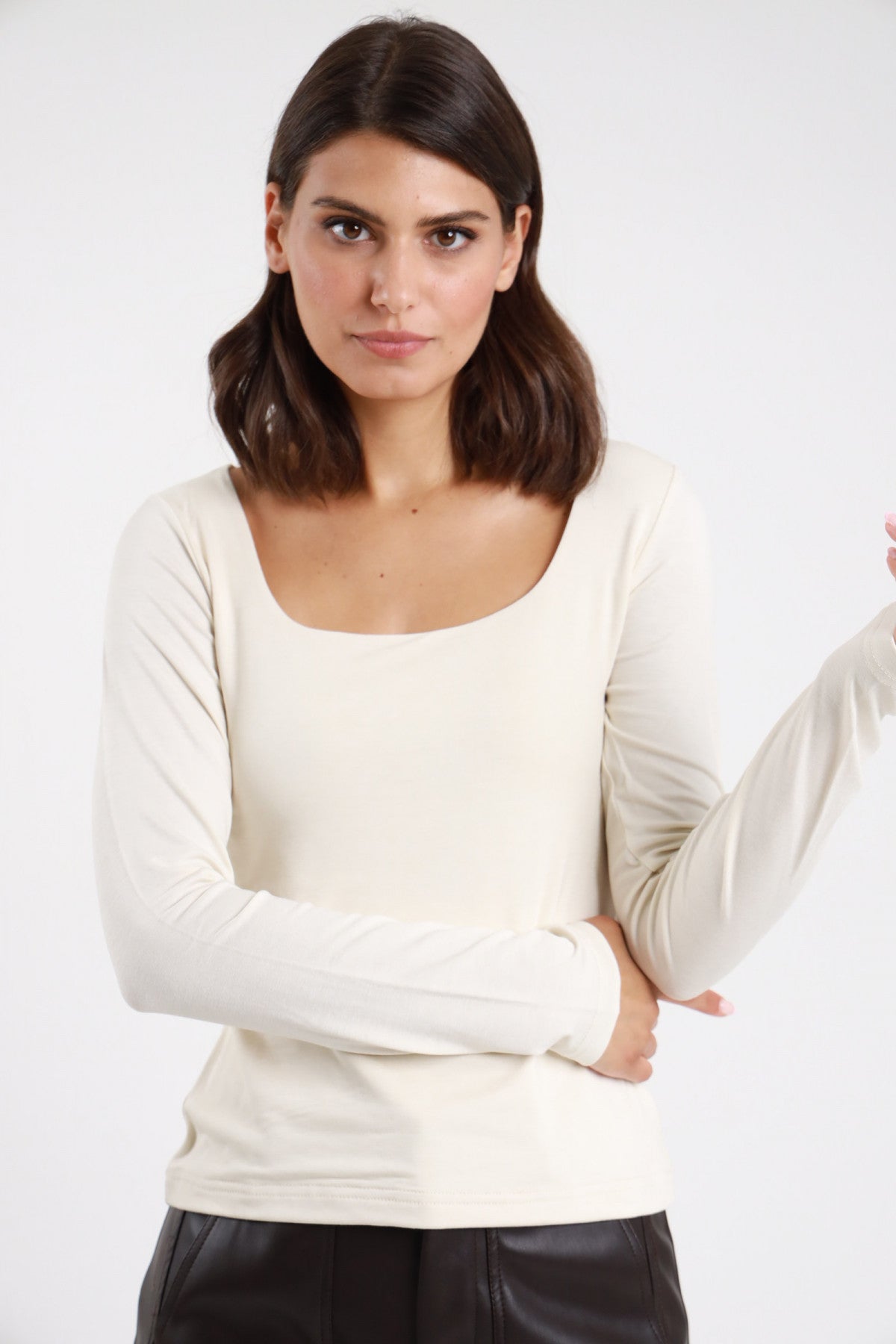 SUSY MIX MAGLIA SCOLLO QUADRO CREMA