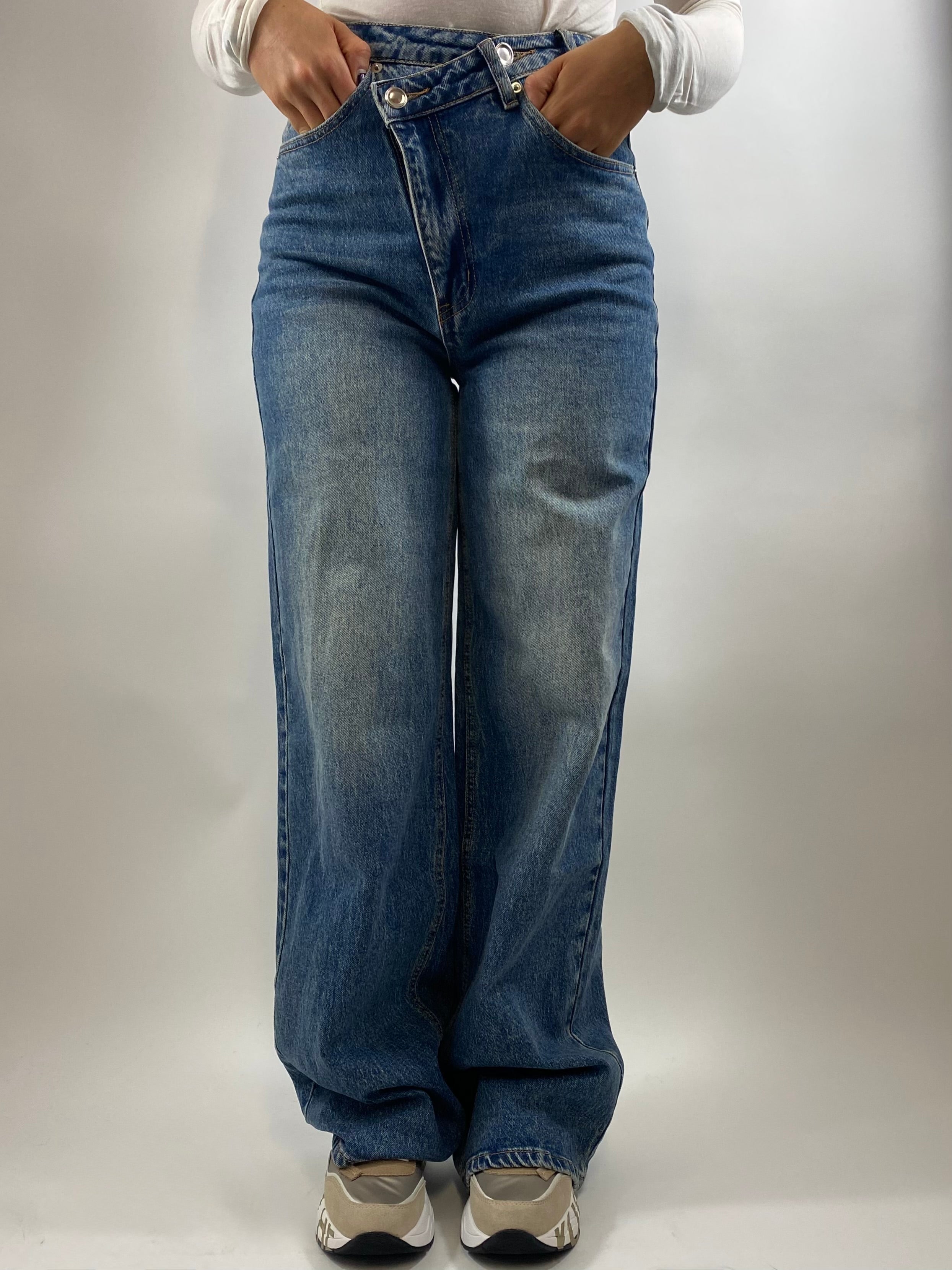 CECILE JEANS BOTTONE TRASVERSALE