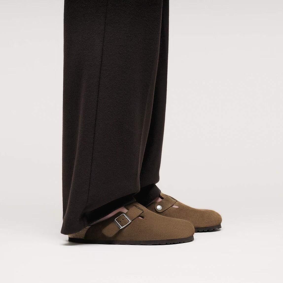 BIRKENSTOCK BOSTON DARK TEA SABOT SUEDE