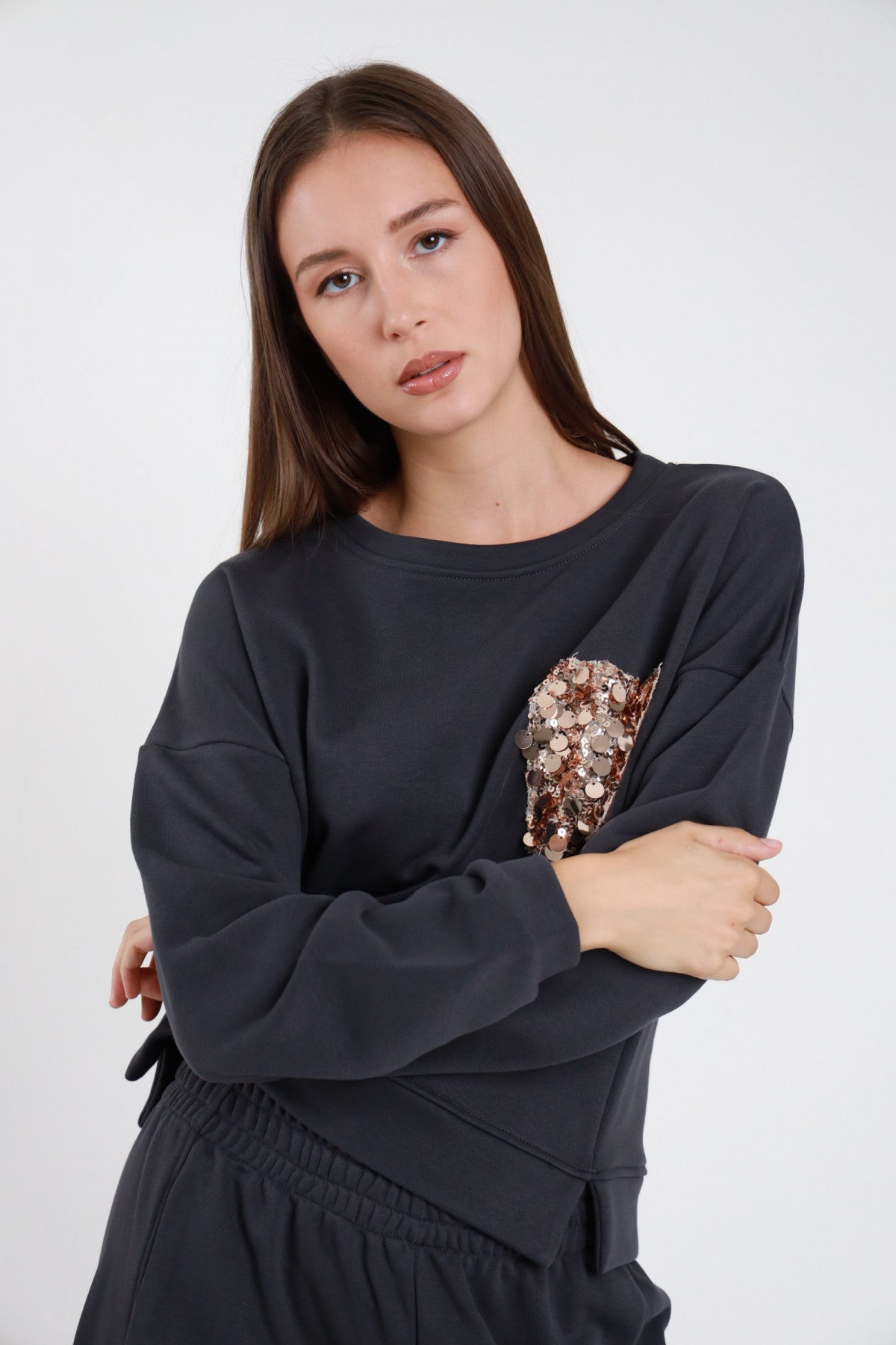 SUSY MIX FELPA CON TASCHINO IN PAILLETTES NERO