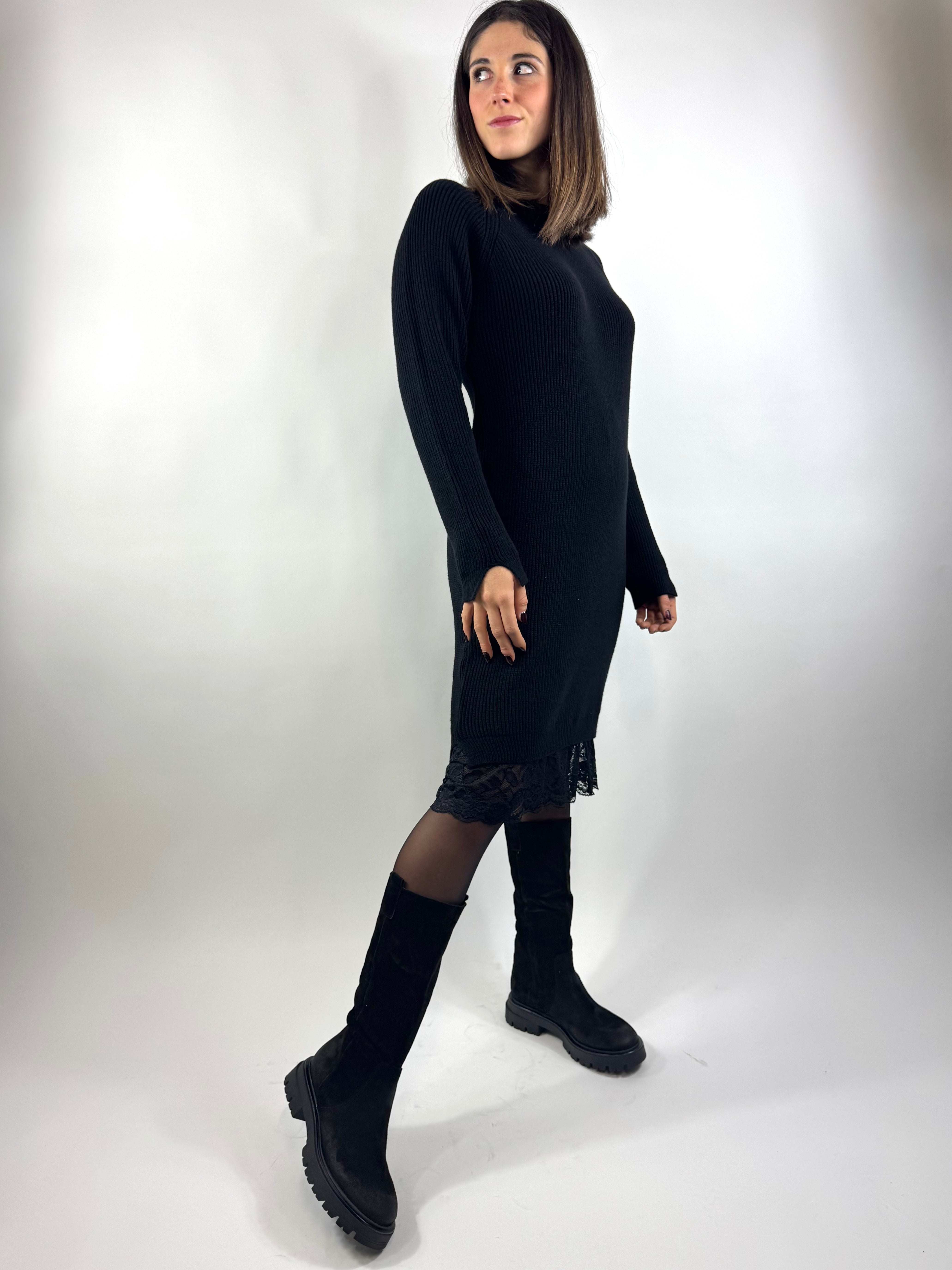 SUSY MIX ABITO IN MAGLIA CON PIZZO NERO