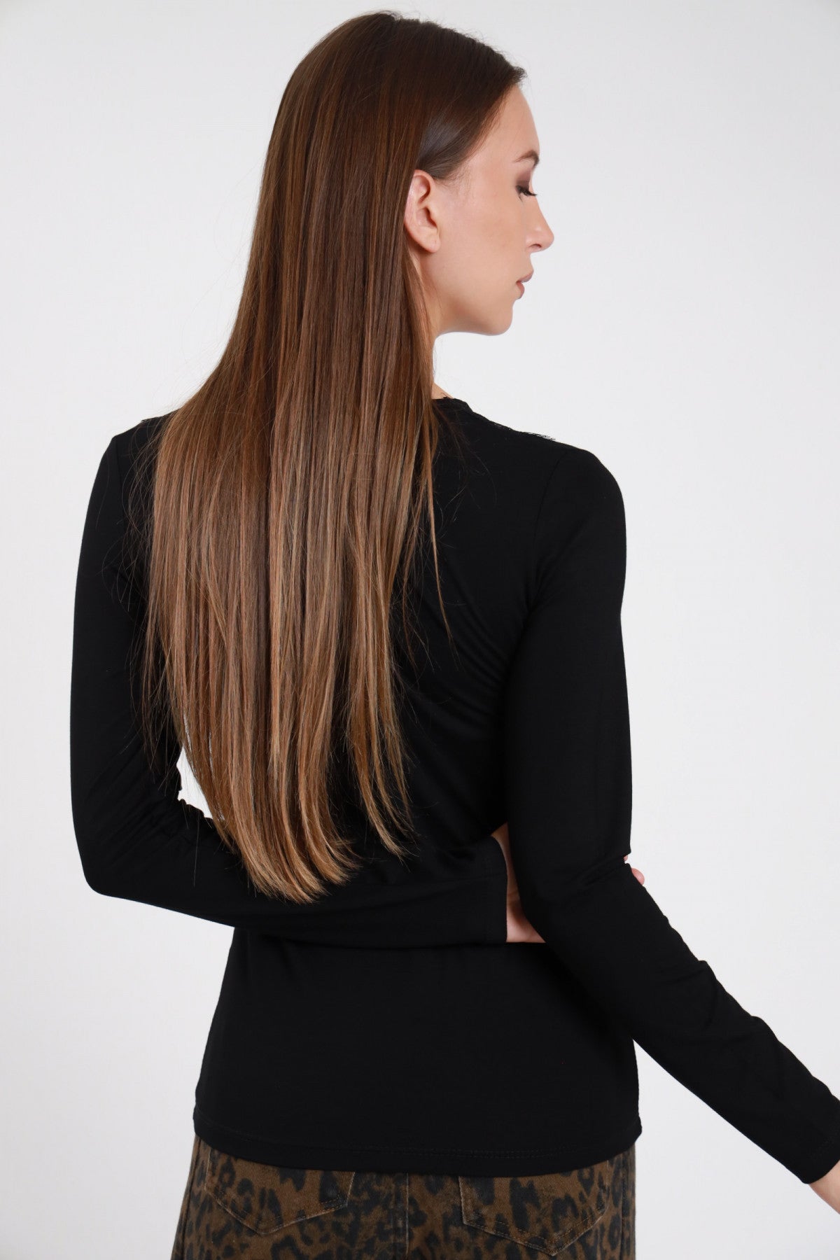 SUSY MIX MAGLIETTA SCOLLO A V PIZZO NERA