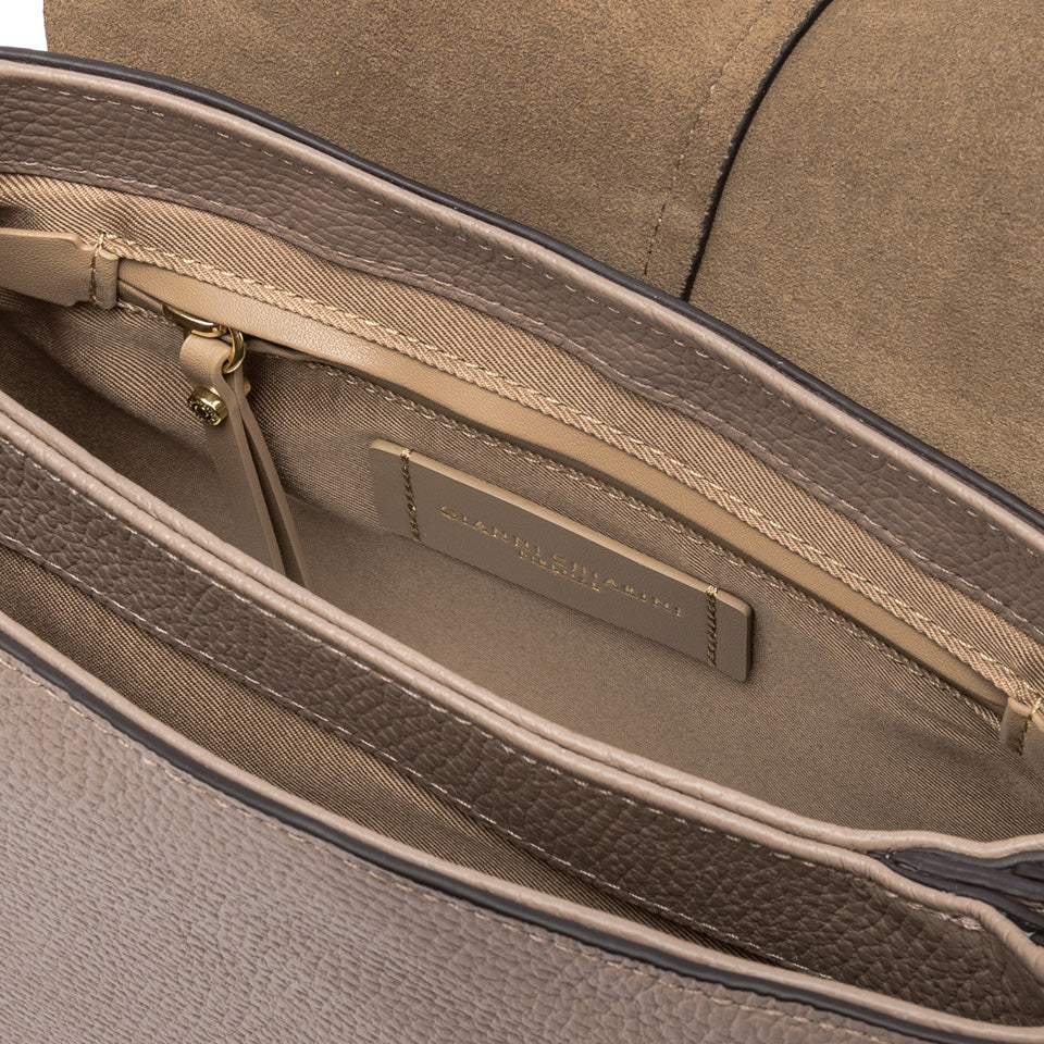Gianni Chiarini Borsa a tracolla realizzata in pelle martellata dove
