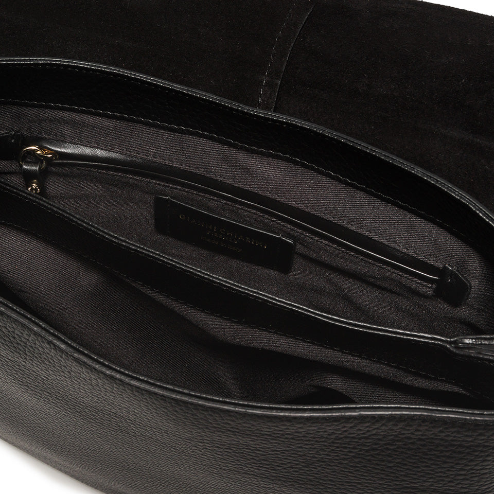 Borsa realizzata in pelle martellata nera