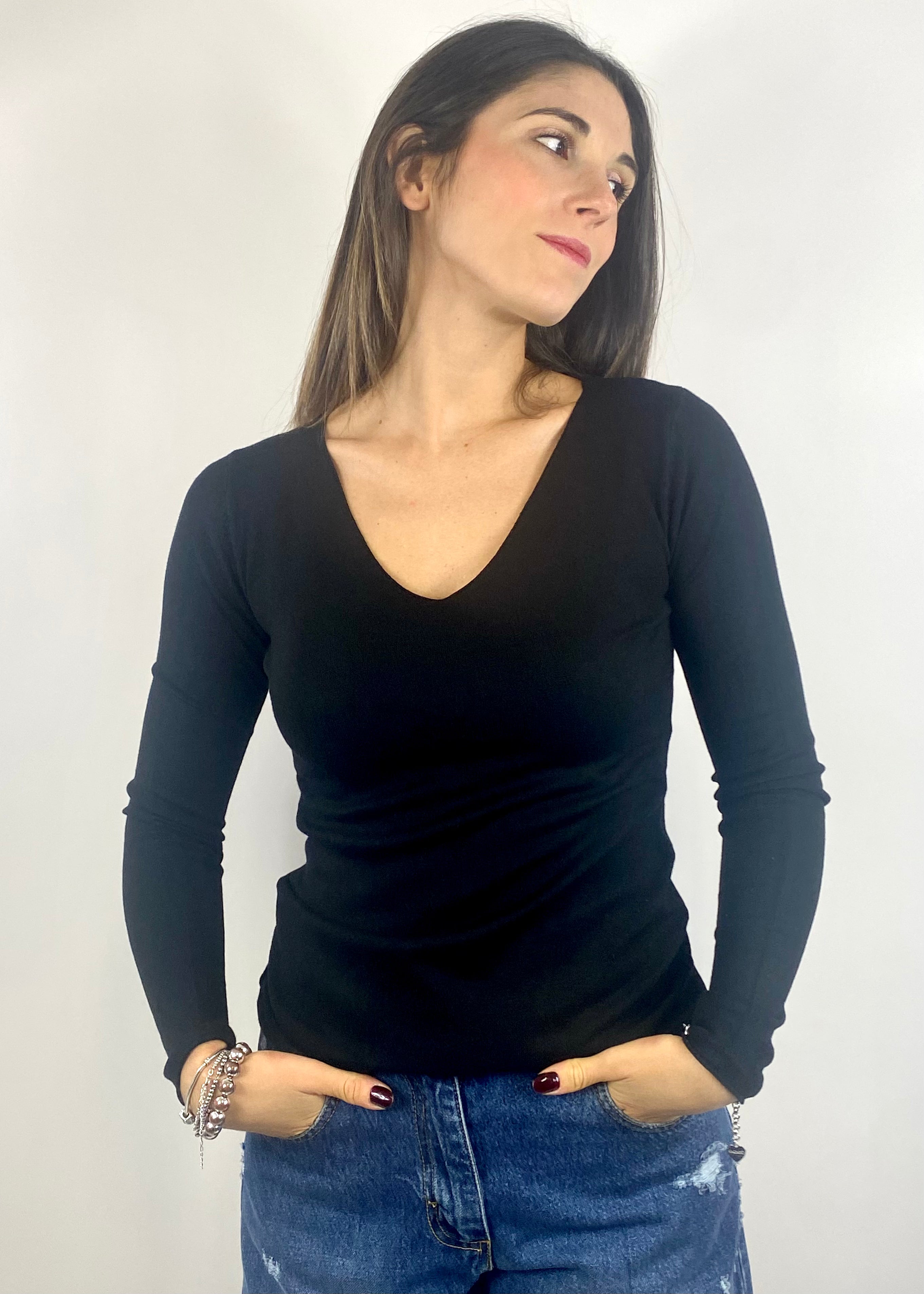 SUSY MIX MAGLIA CON SCOLLO NERA