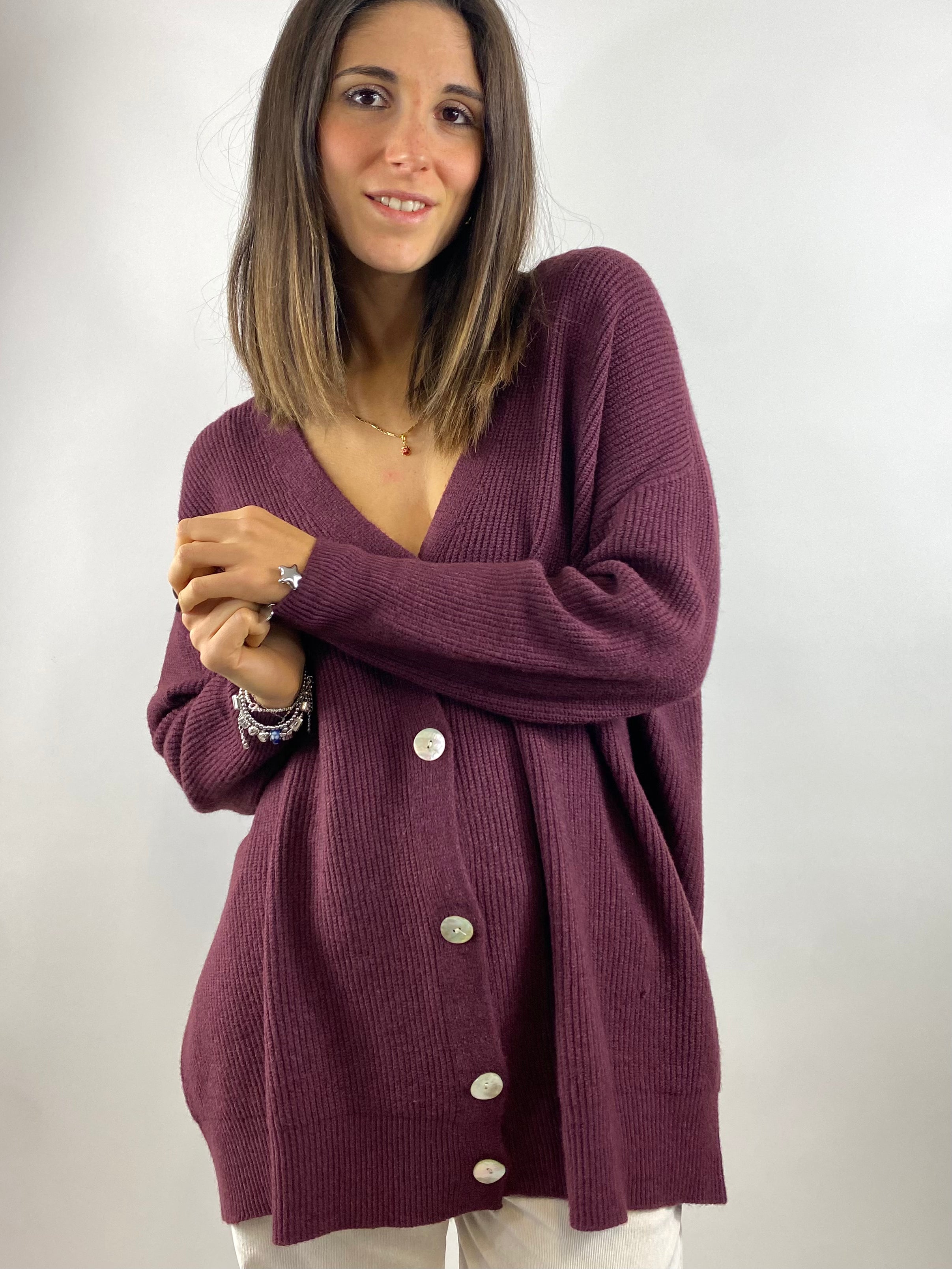 SUSY MIX CARDIGAN OVER BORDEAUX