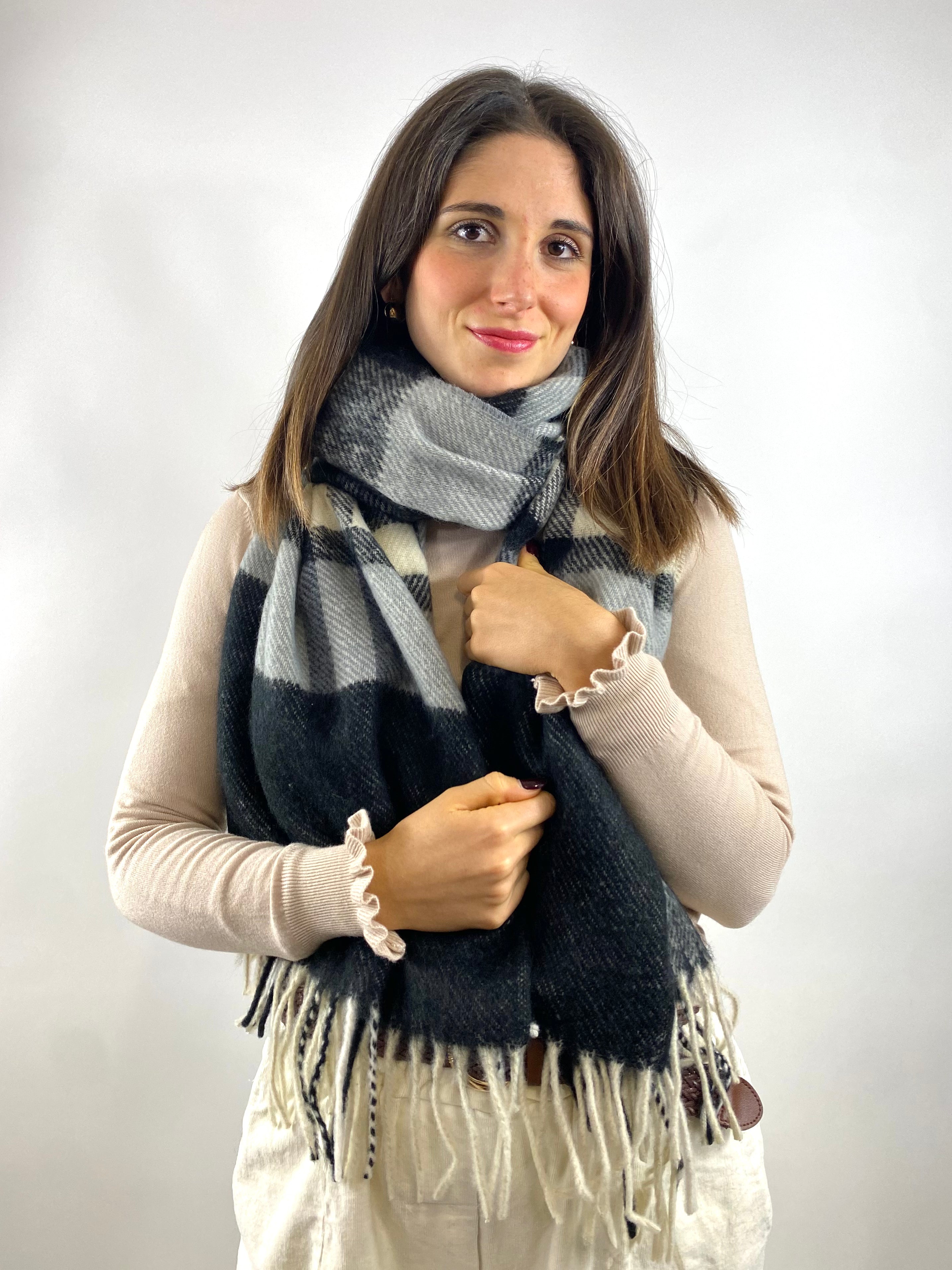 CECILE SCIARPA CHECK NERA E GRIGIA