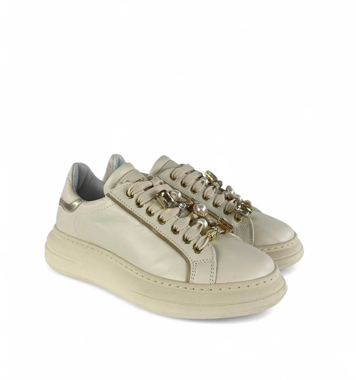 MELINE SNEAKERS IN PELLE CON DETTAGLI PLATINO E GIOIELLI