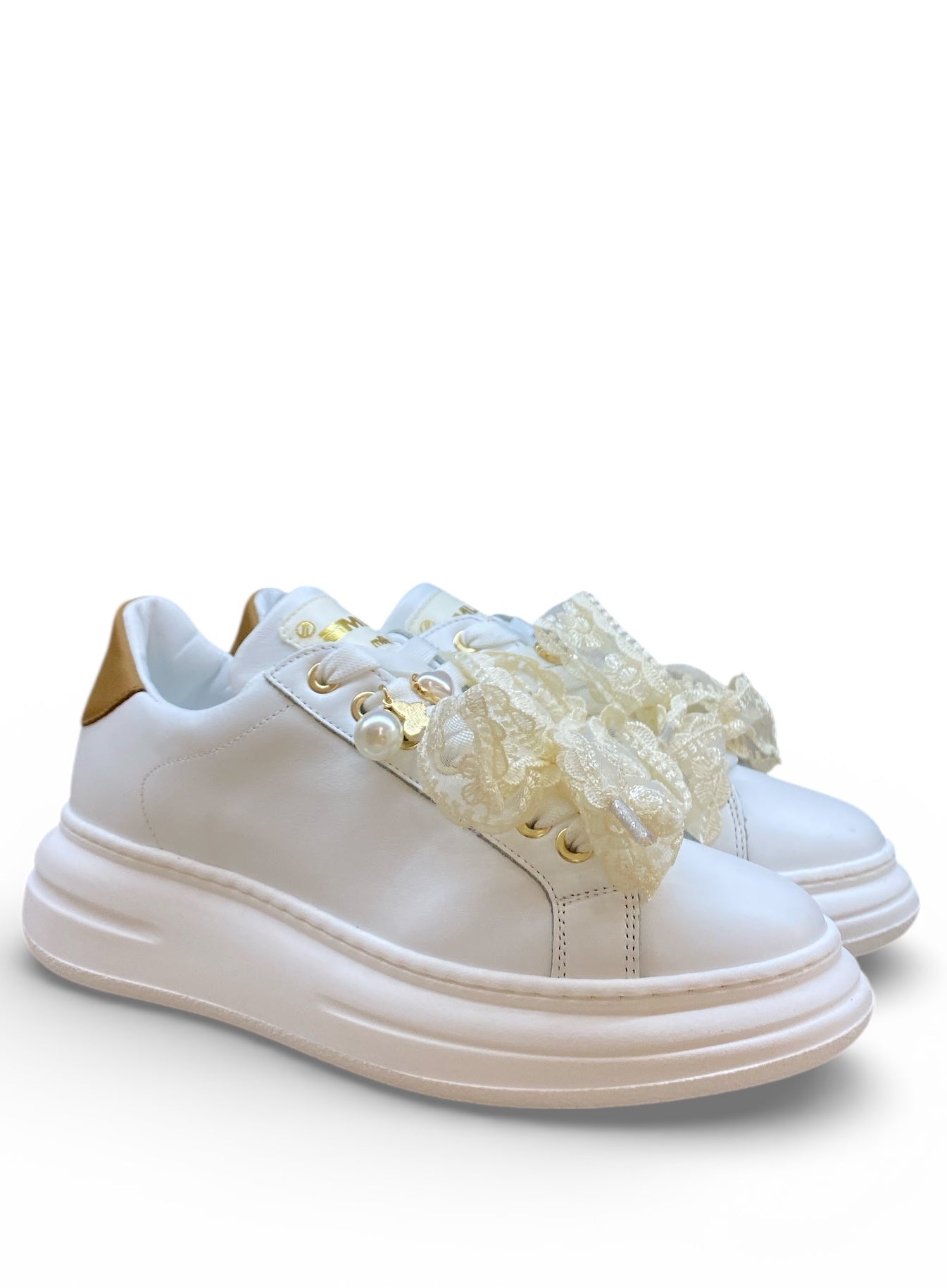 MELINE SNEAKER FIOCCO IN PIZZO E CHARMS