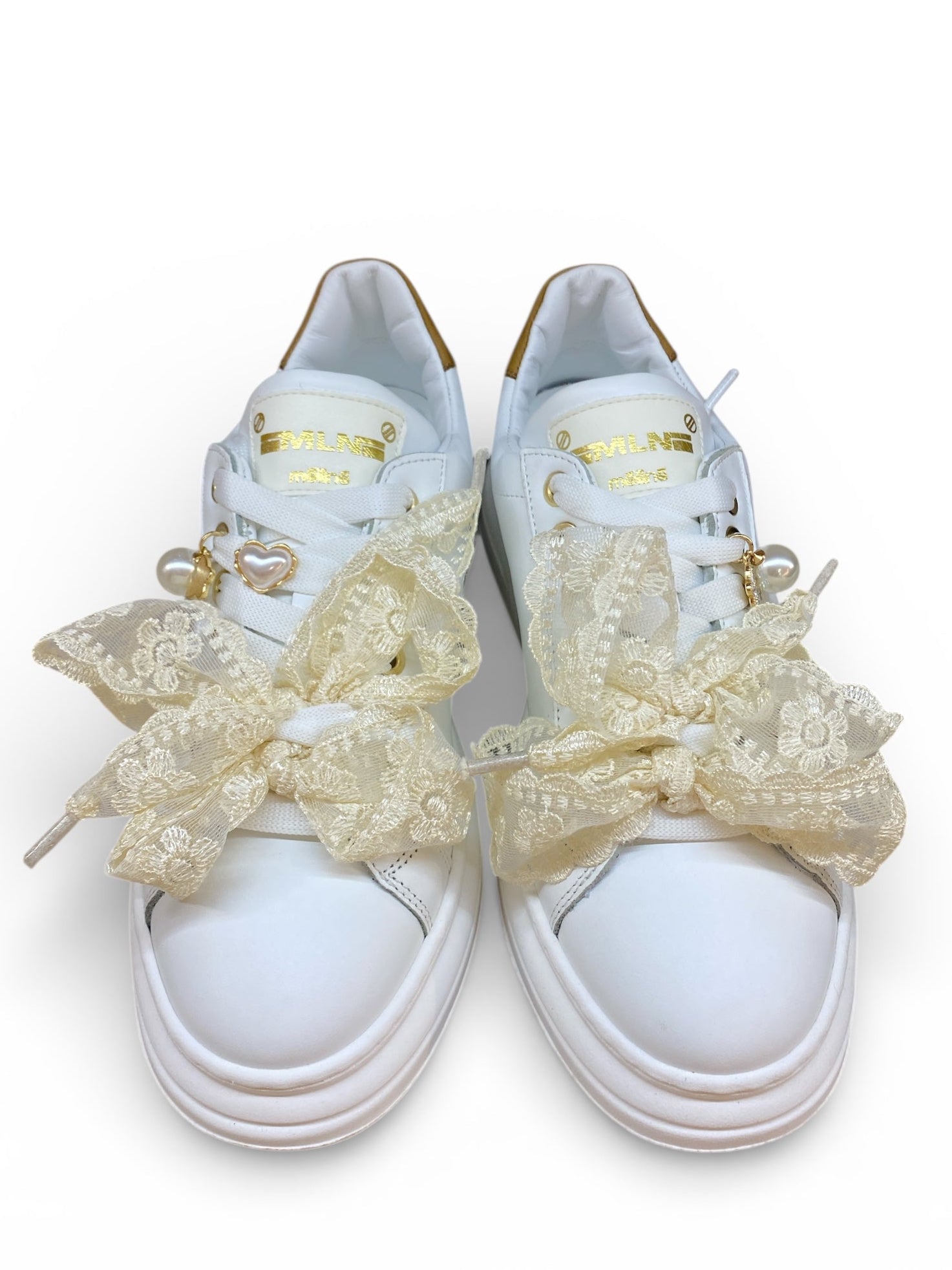 MELINE SNEAKER FIOCCO IN PIZZO E CHARMS