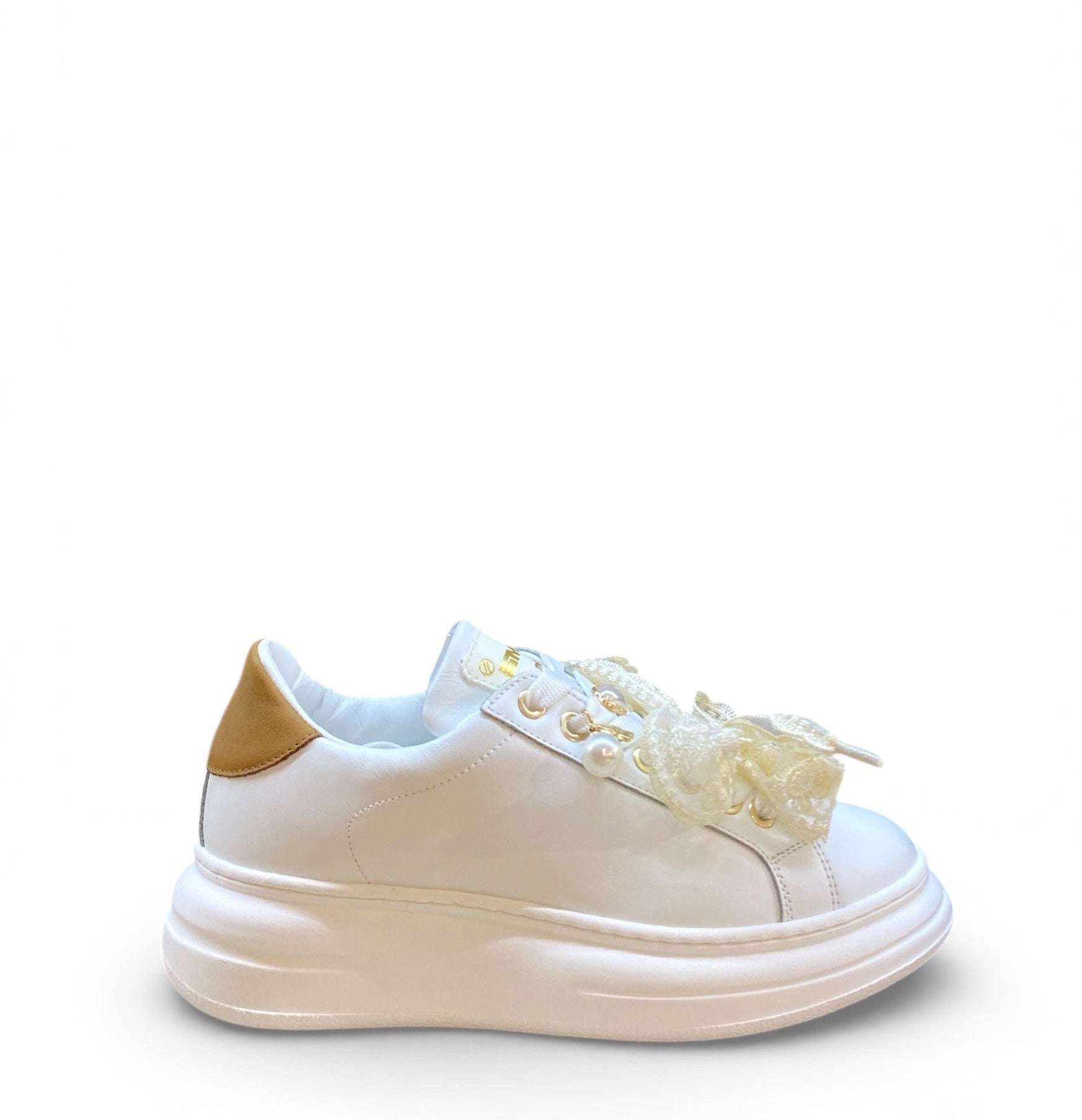MELINE SNEAKER FIOCCO IN PIZZO E CHARMS