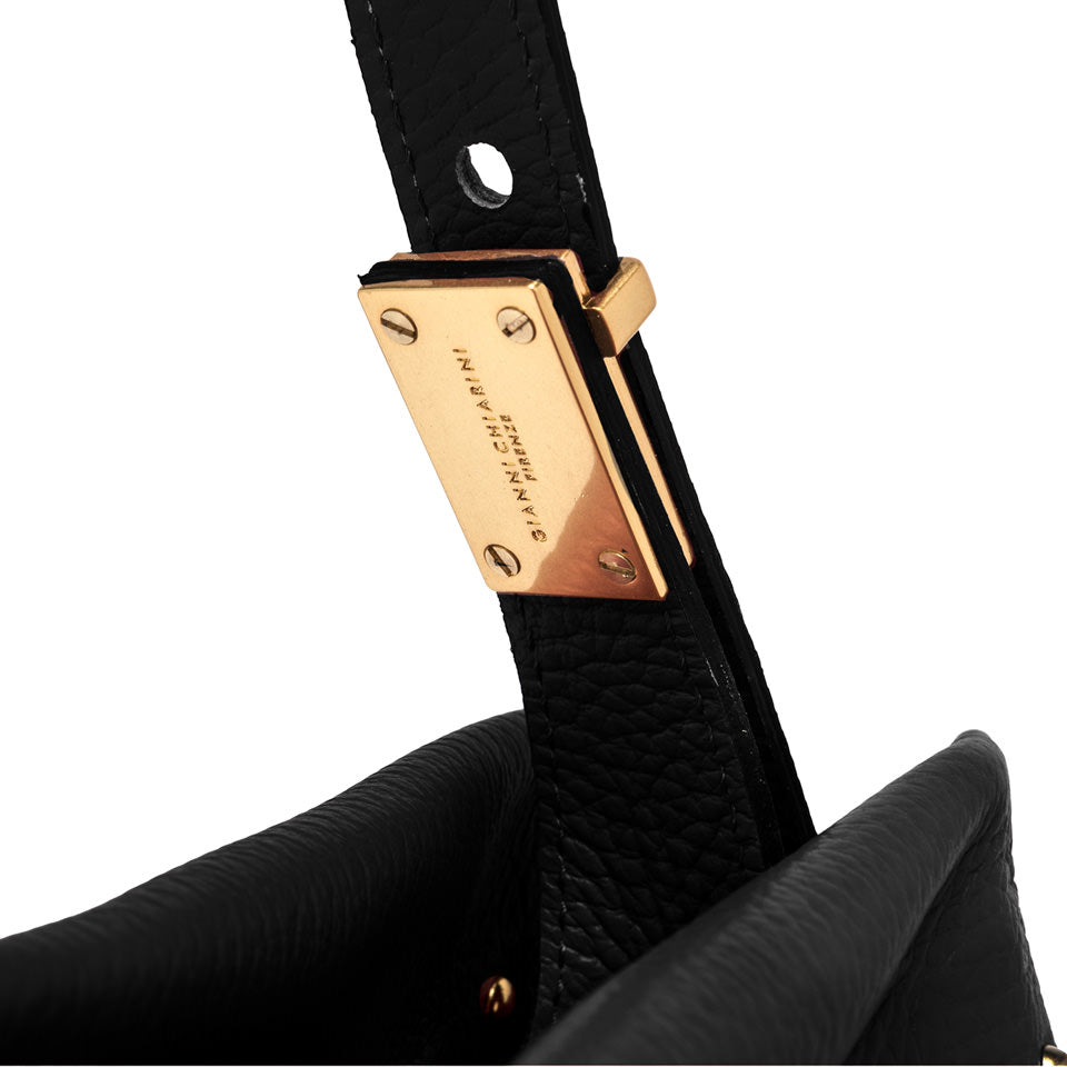 Gianni Chiarini Borsa a spalle realizzata in pelle martellata nero