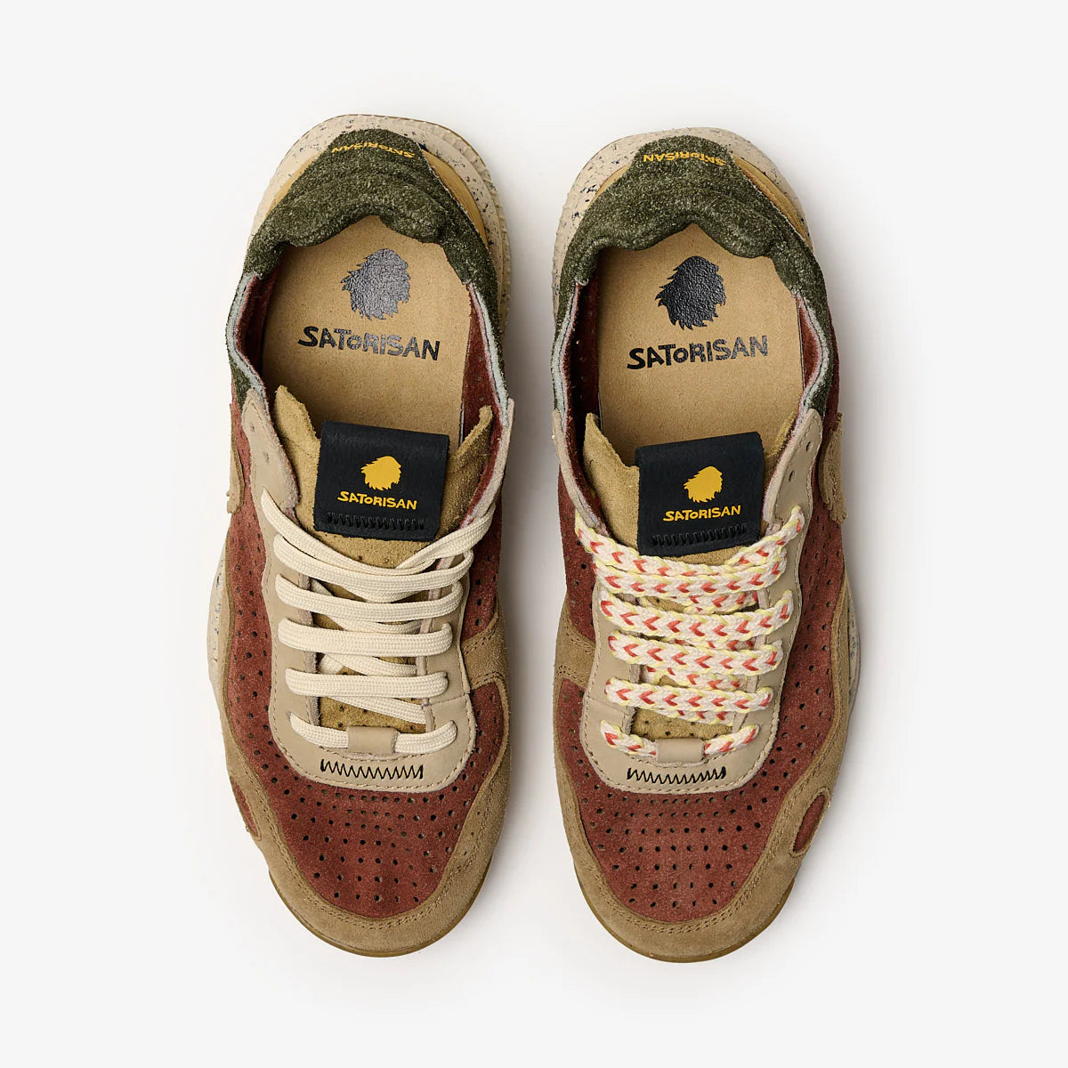 Satorisan sneakers uomo in suede marrone laserato e taupe con toppone verde