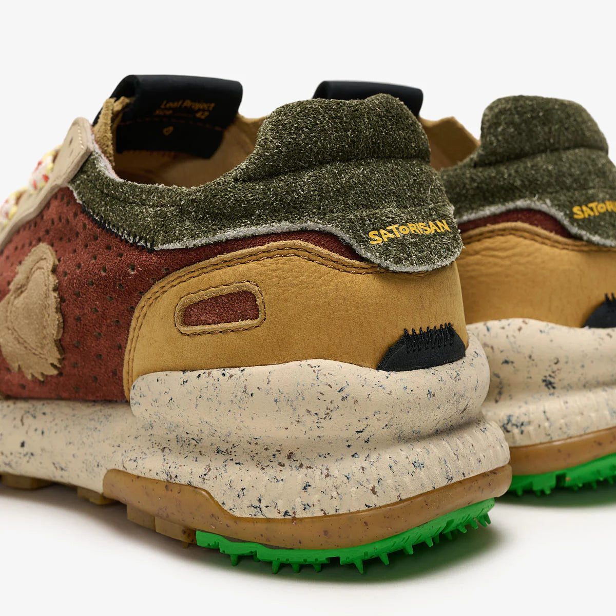 Satorisan sneakers uomo in suede marrone laserato e taupe con toppone verde