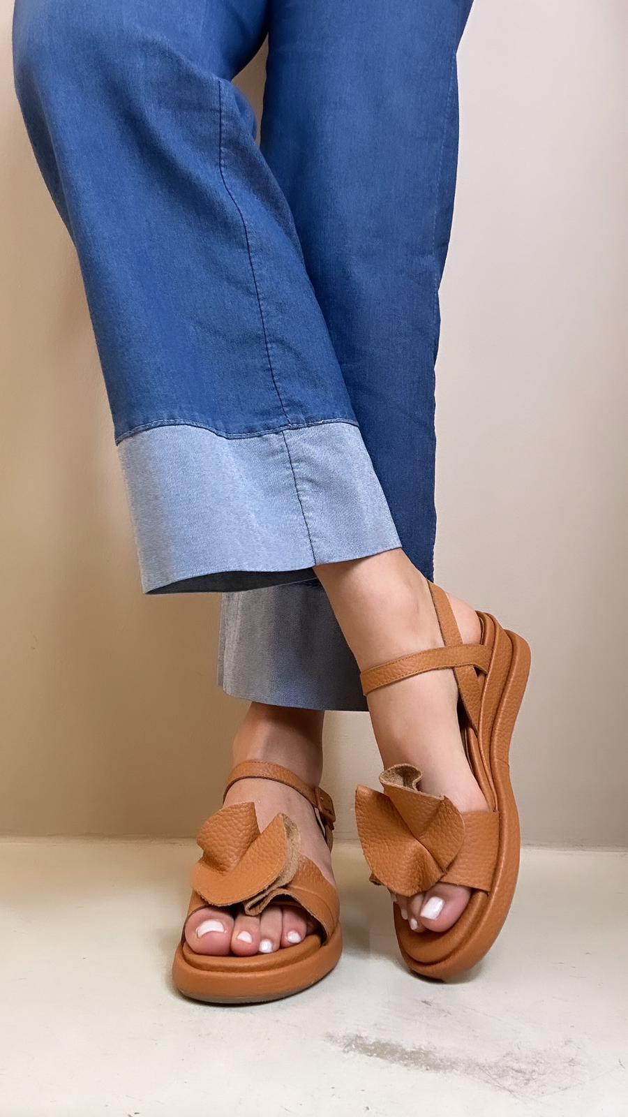 Altraofficina Sandalo donna in pelle bottalata tabacco con rouches