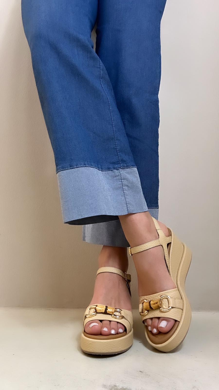 Altraofficina Sandalo donna in pelle bottalata sabbia con dettaglio in bamboo
