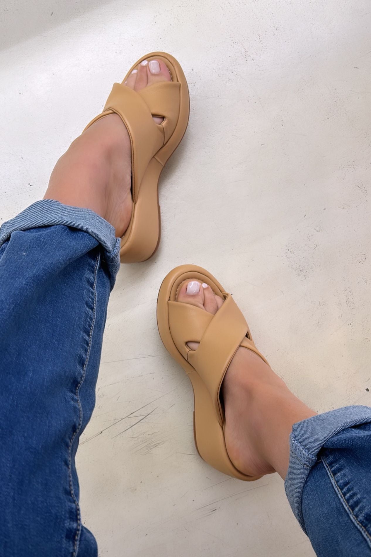 Bruno premi Mules donna in nappa grano con incrocio