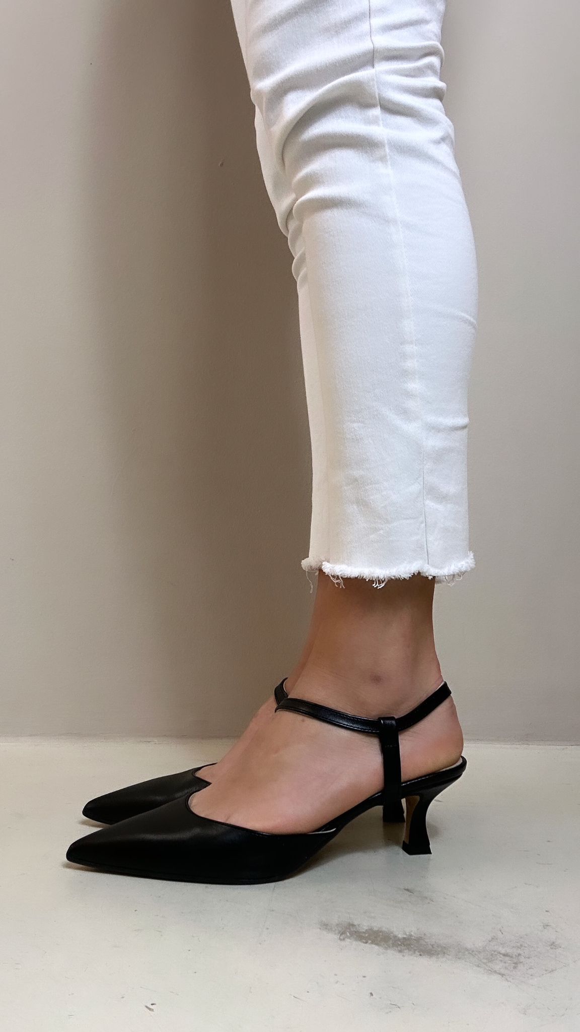 Divine Follie Slingback donna in ecopelle nero con laccino trasversale elastico