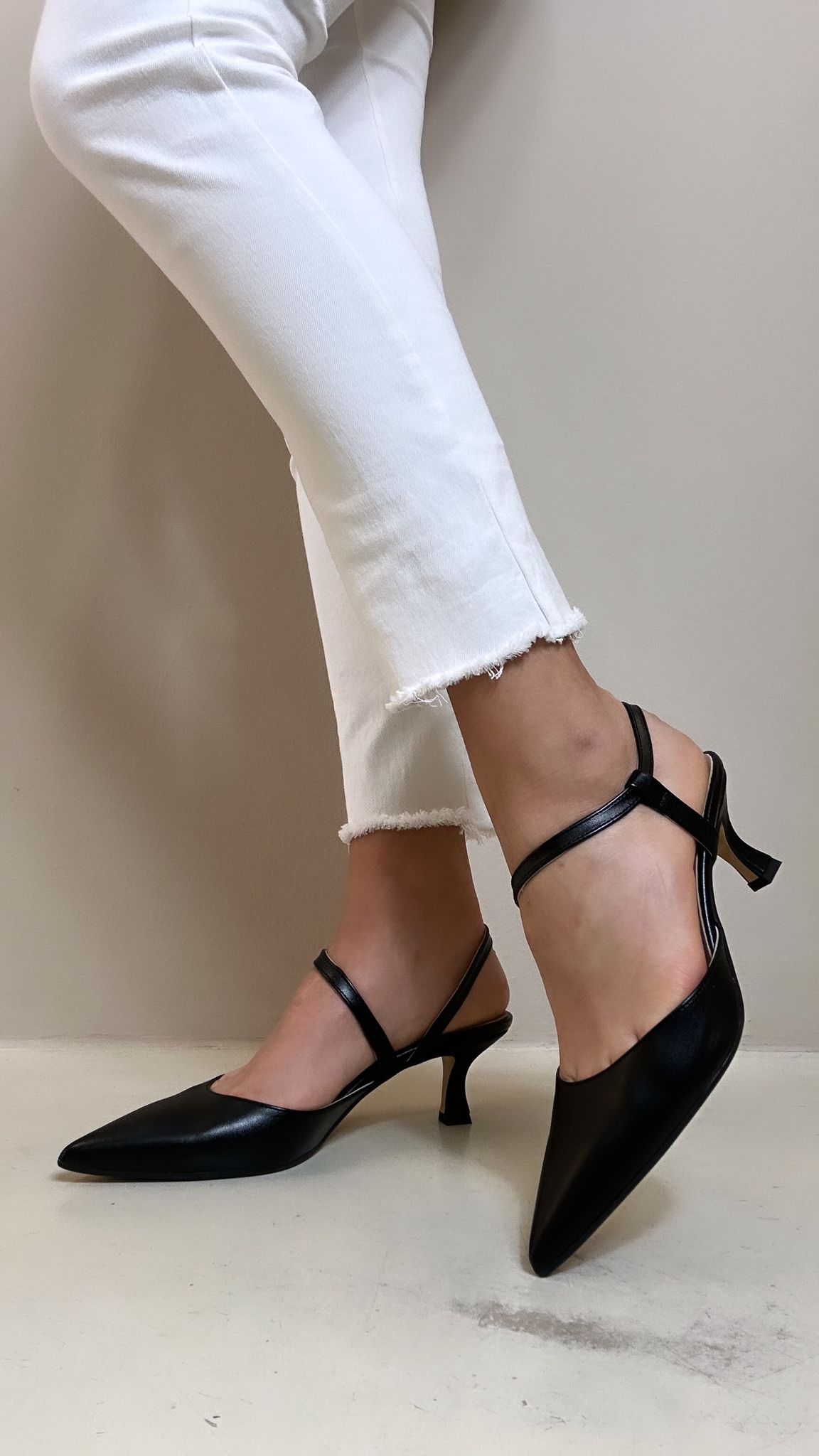 Divine Follie Slingback donna in ecopelle nero con laccino trasversale elastico