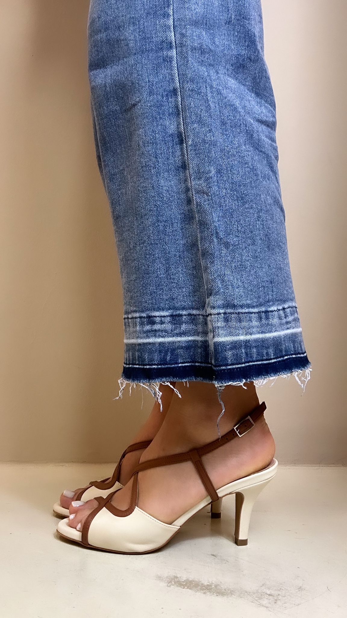 Mondie Sandalo donna in nappa crema con profili cuoio