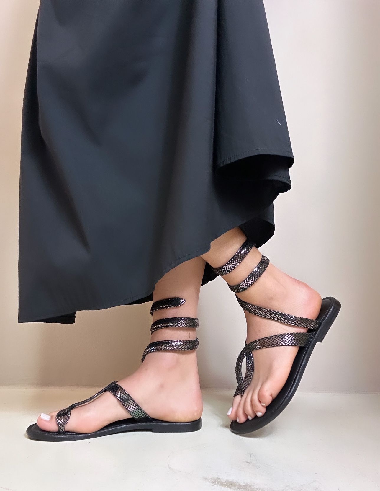 CB Fusion Sandalo snake donna con infradito in pelle pitonata laminata gun metal