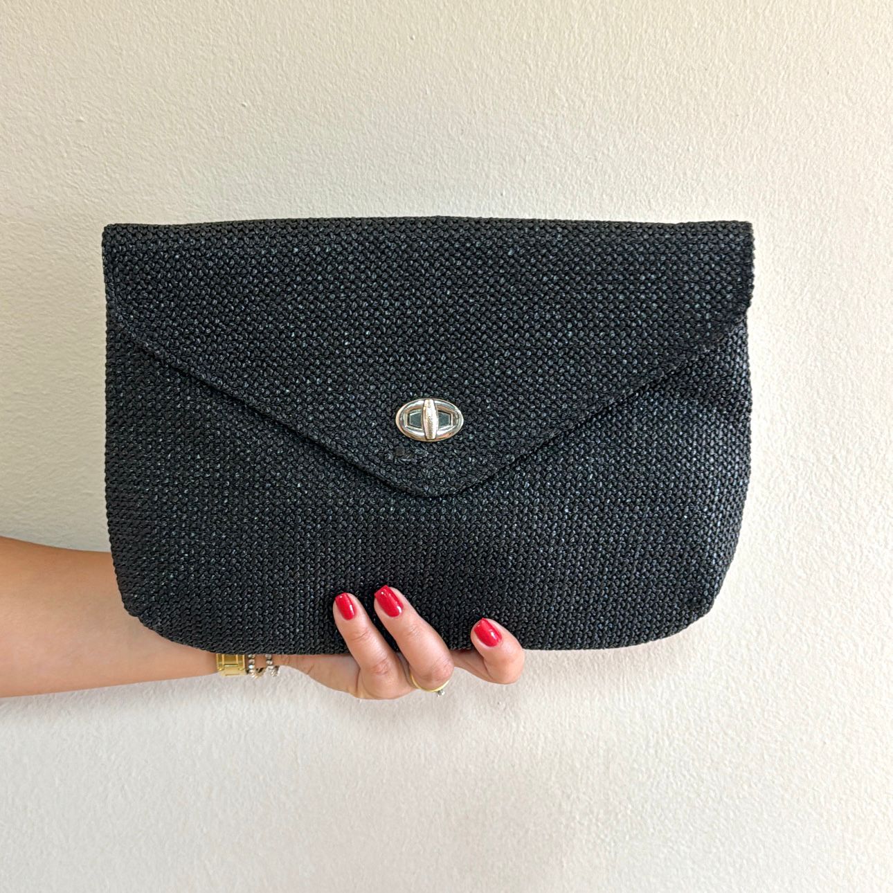 Anna Cecere Pochette in rafia nero con chiusura in metallo nikel