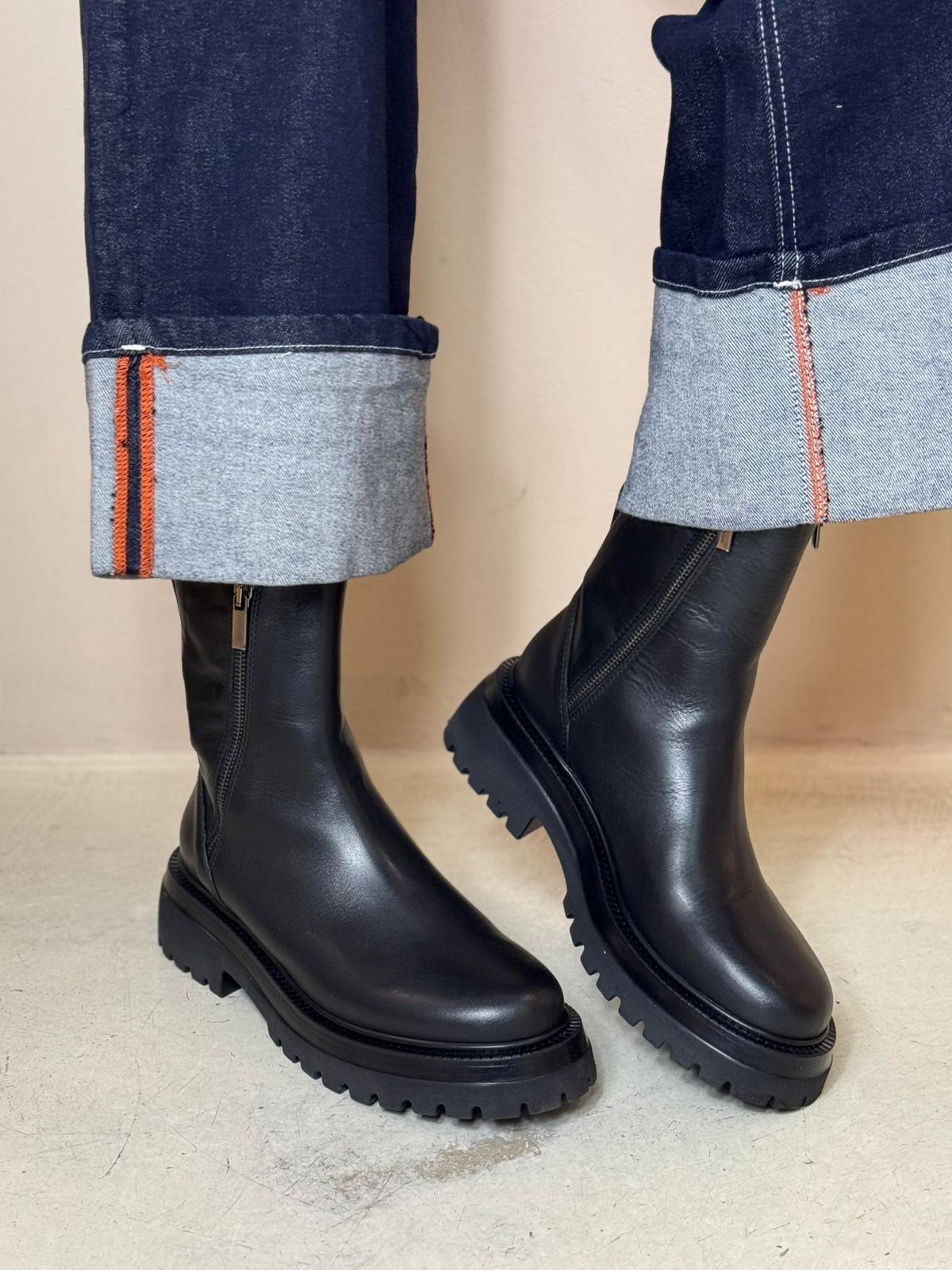 Crown stivaletto donna in pelle nera con zip laterali