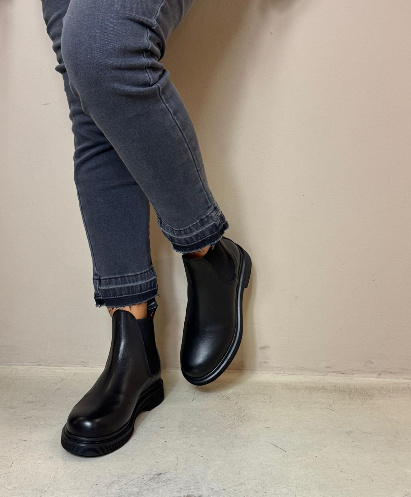 REPKO BEATLES IN PELLE NERO