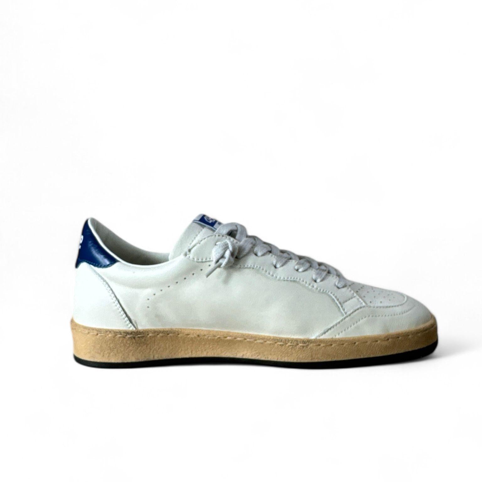 4B12 Sneaker uomo in pelle bianca e gonfietto blu con dettagli suede