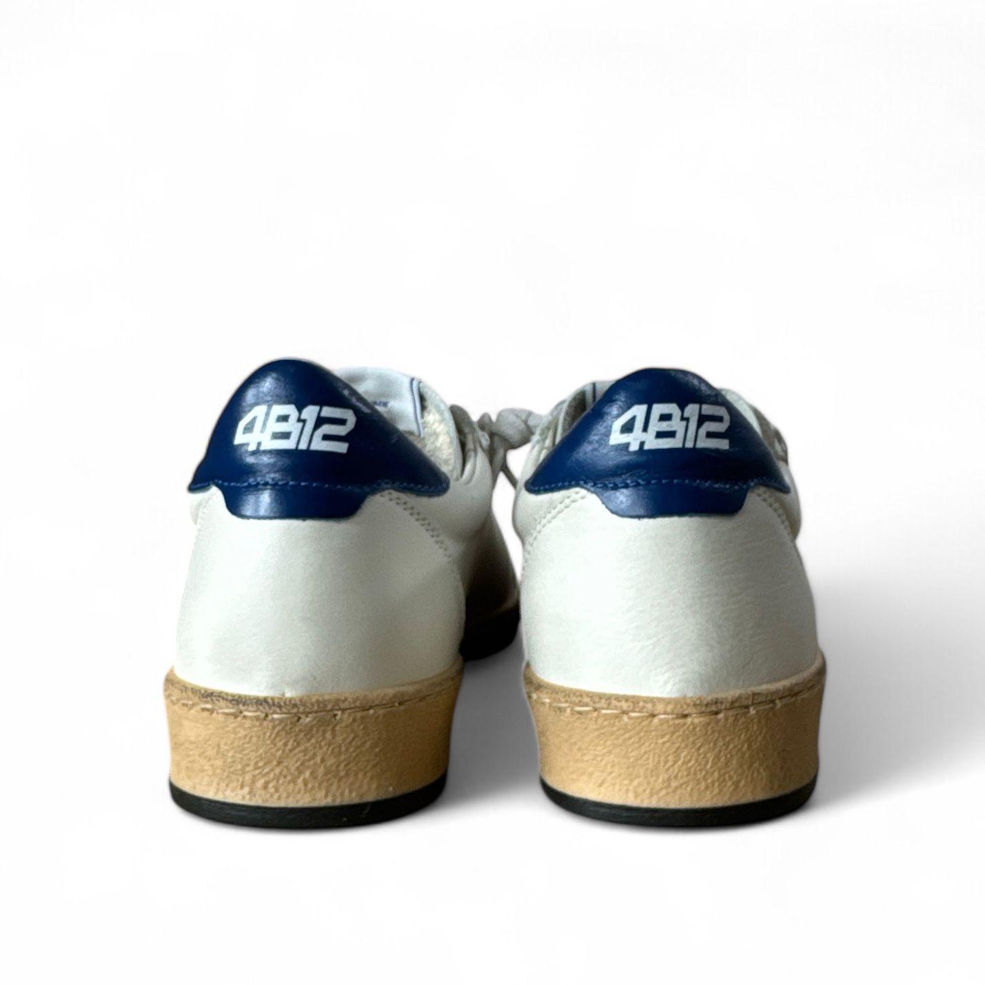 4B12 Sneaker uomo in pelle bianca e gonfietto blu con dettagli suede
