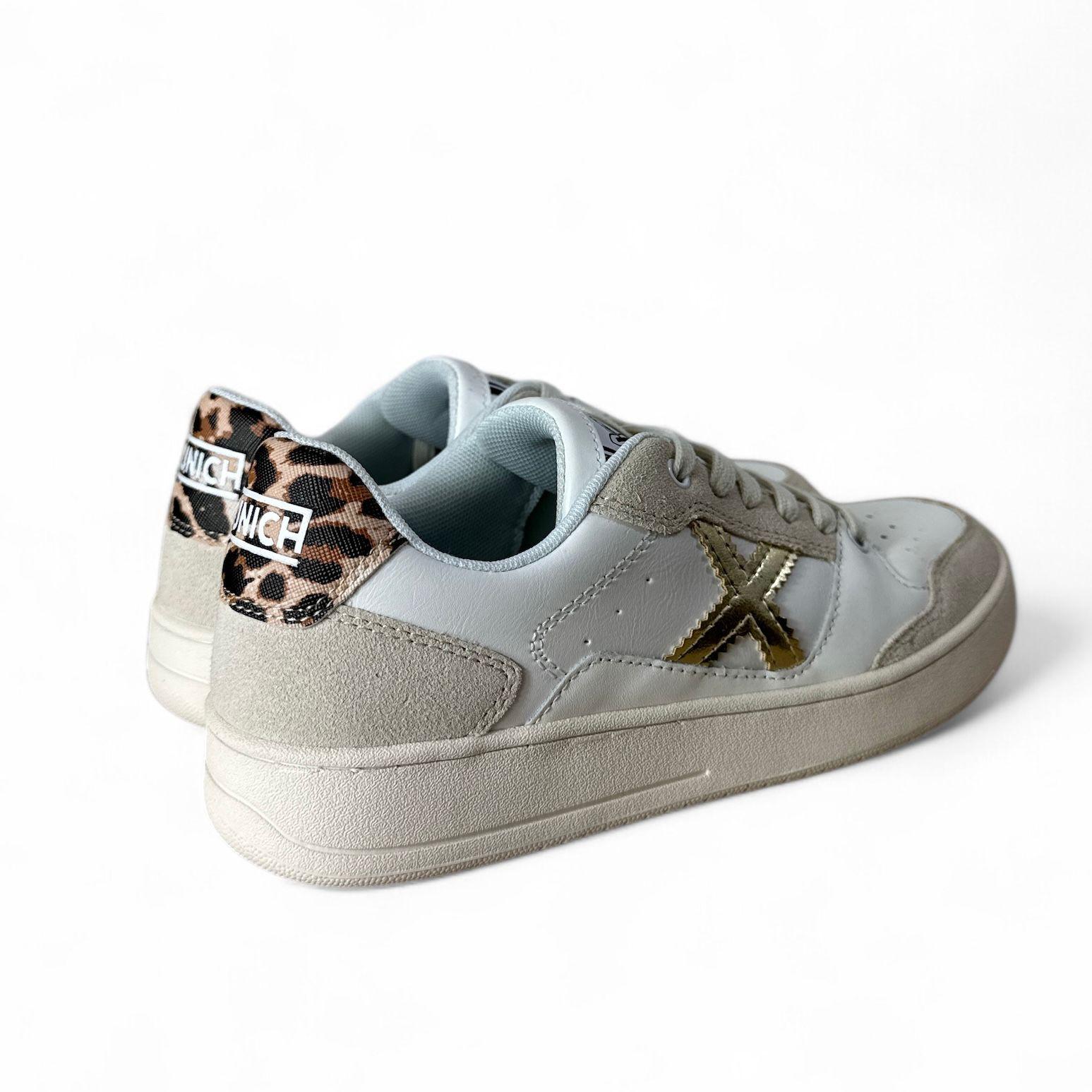 Munich Sneaker donna in pelle bianca logo laminato oro e gonfietto animalier