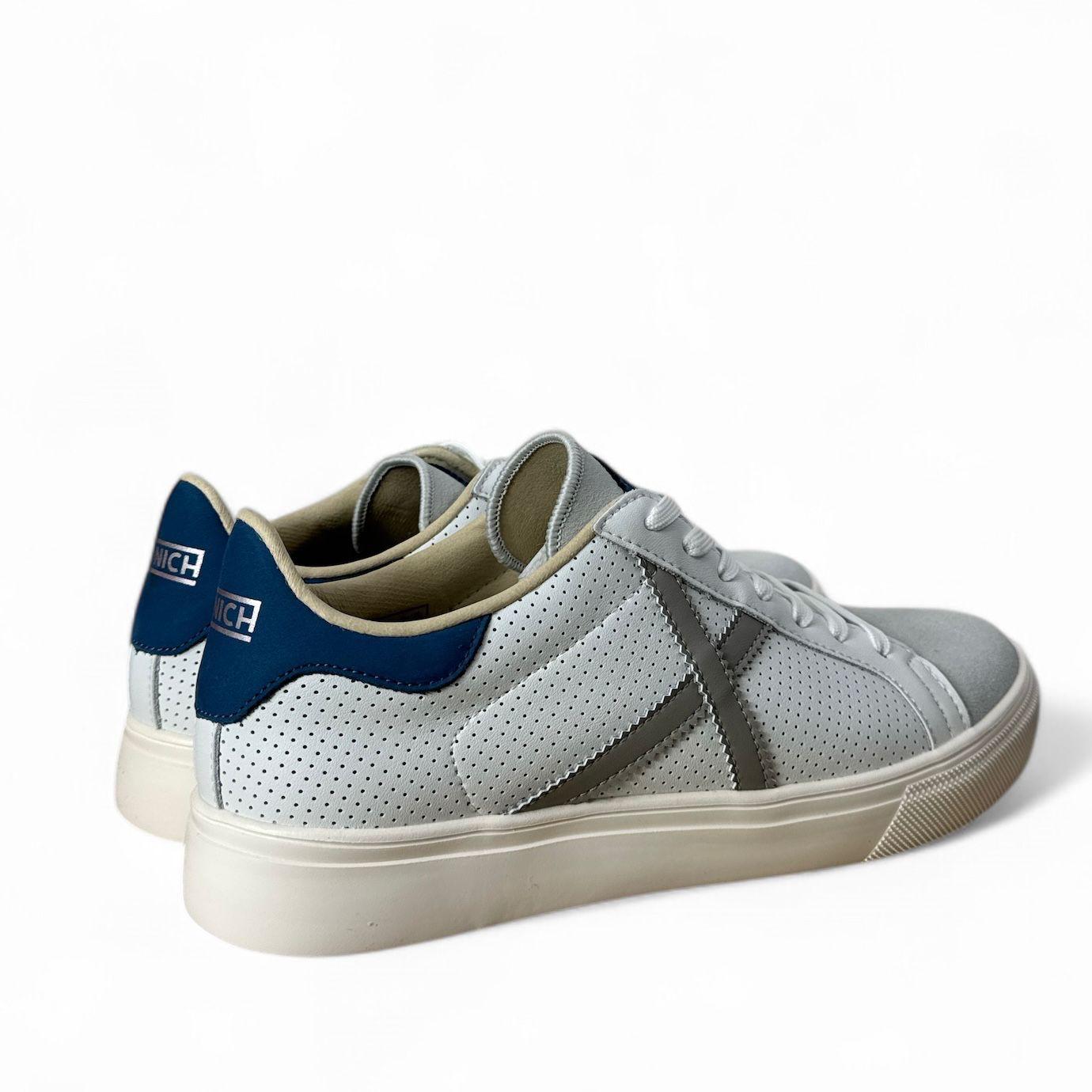 Munich sneakers uomo in pelle bianco traforata inserti in suede e pelle grigio toppone blu