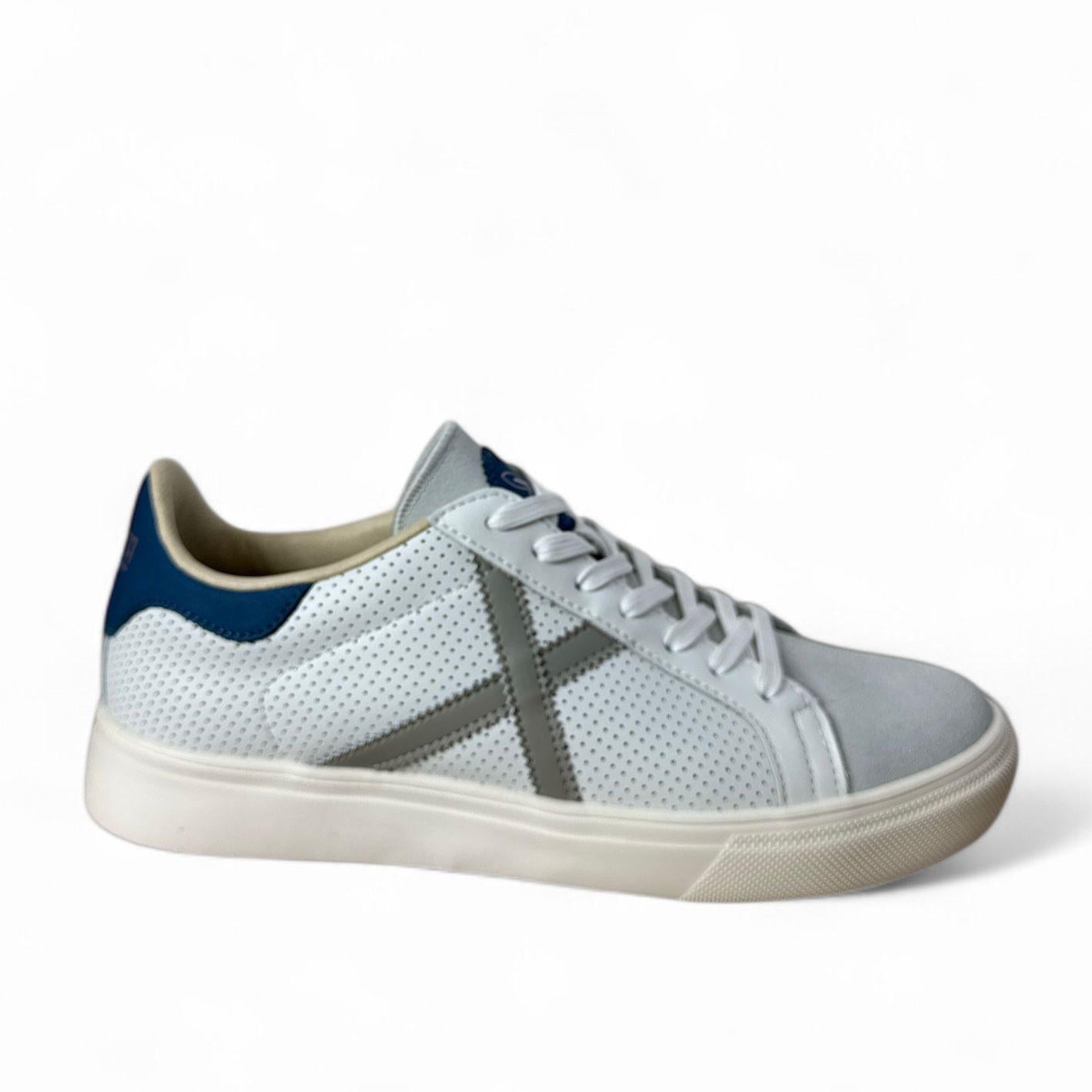 Munich sneakers uomo in pelle bianco traforata inserti in suede e pelle grigio toppone blu