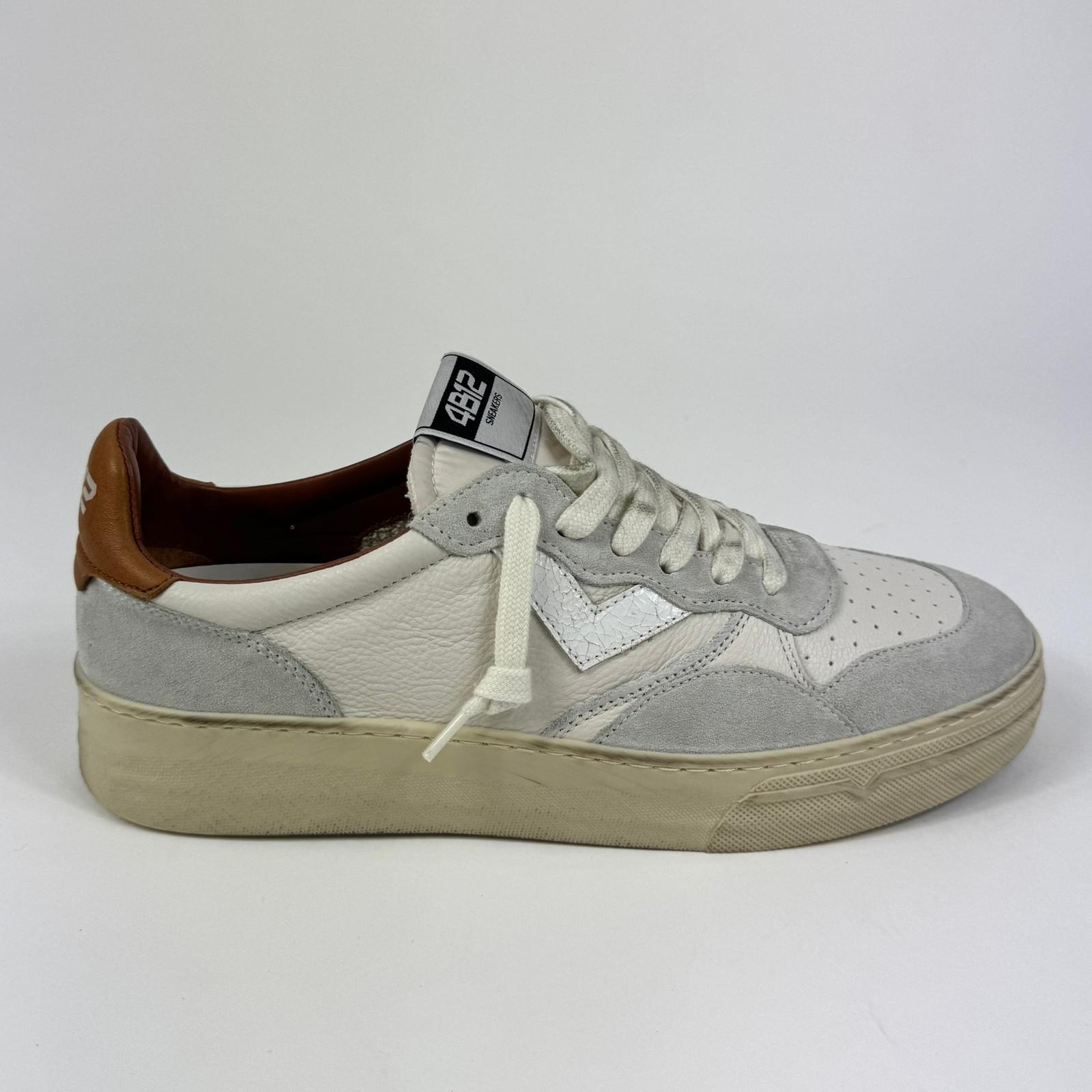 4B12 sneaker uomo in pelle bianca con gonfietto cuoio e dettagli suede