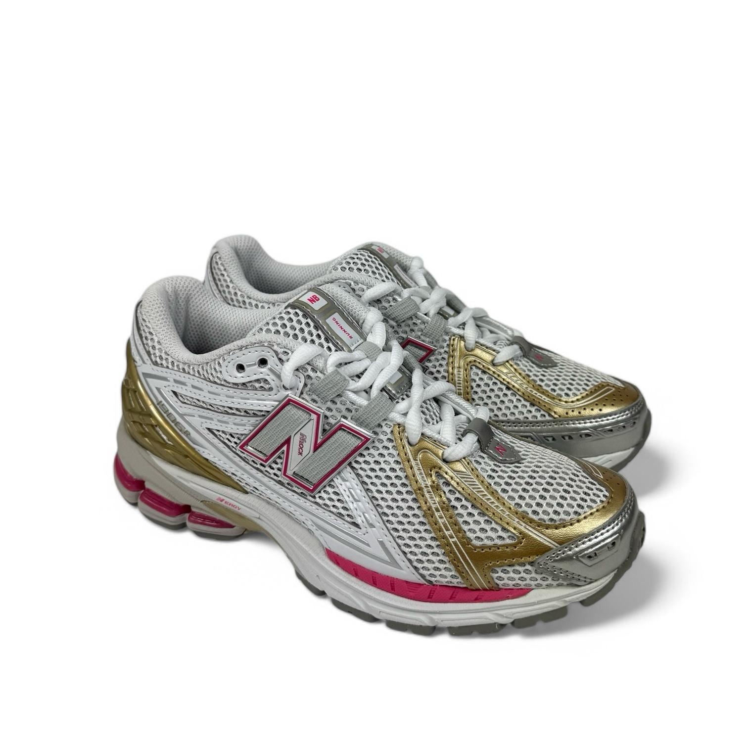 New Balance sneaker donna in mesh bianco, metallic gold e dettagli rosa