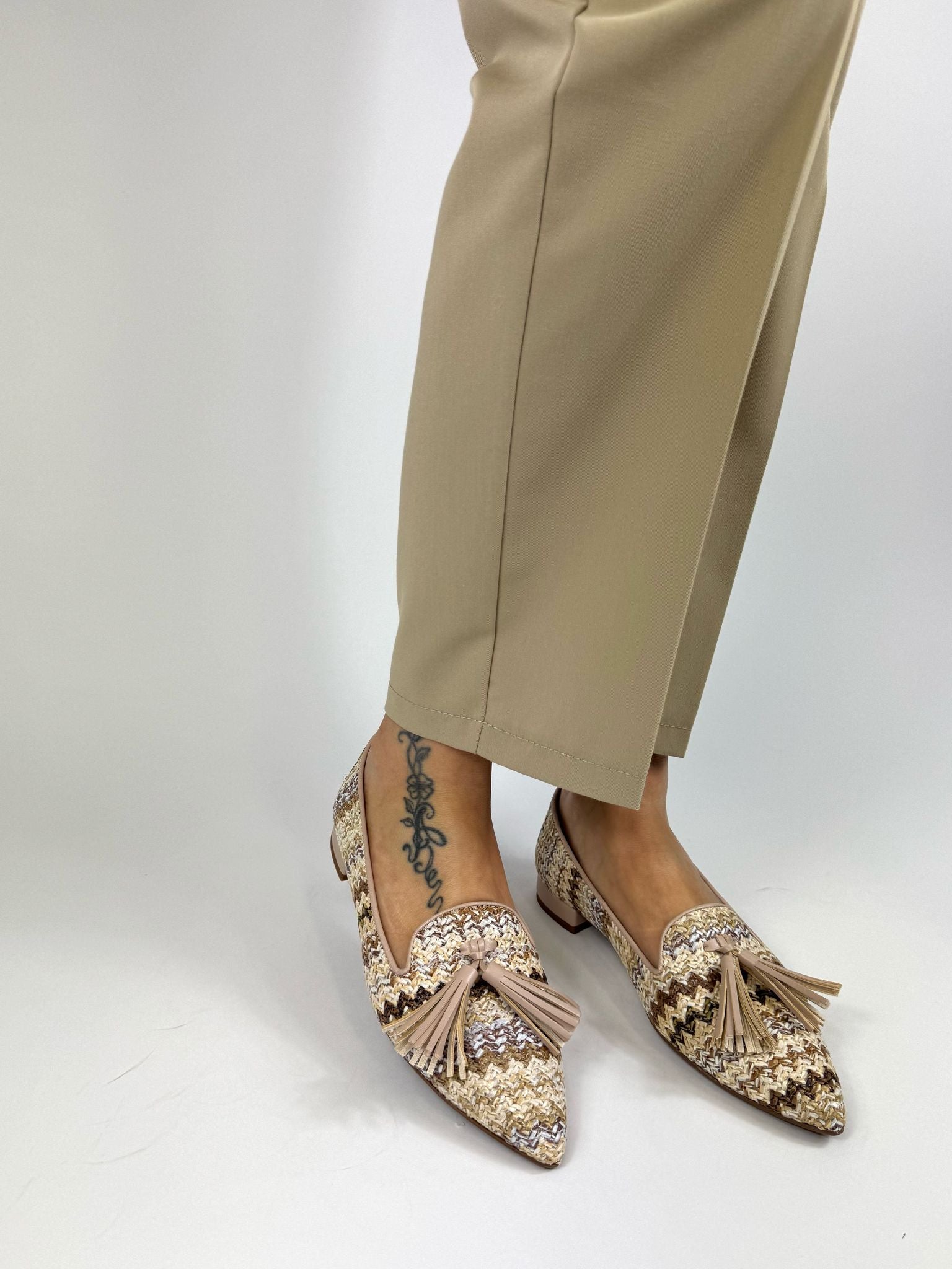 Bottega Lotti slipper donna in rafia beige e nude con nappe