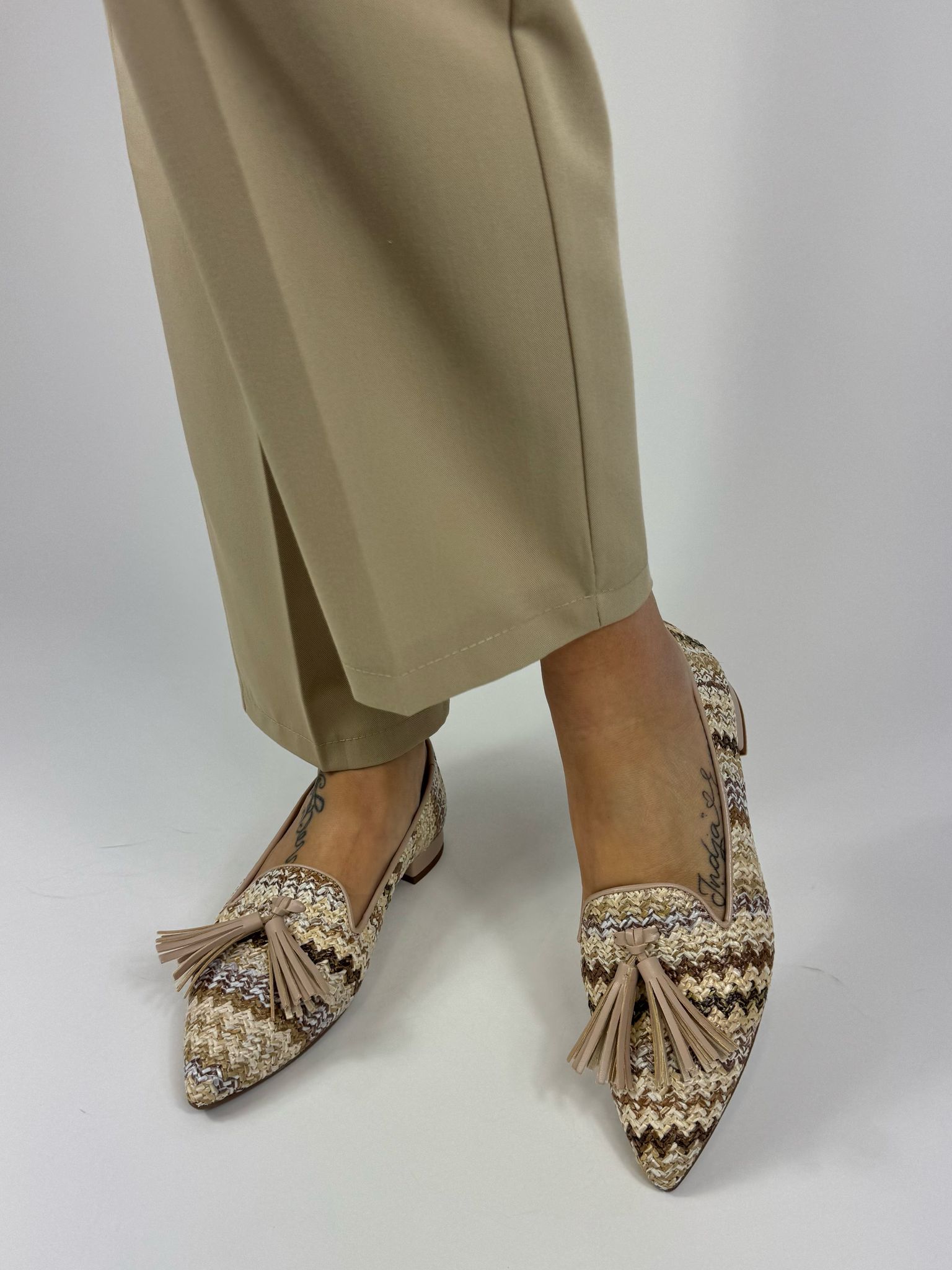 Bottega Lotti slipper donna in rafia beige e nude con nappe