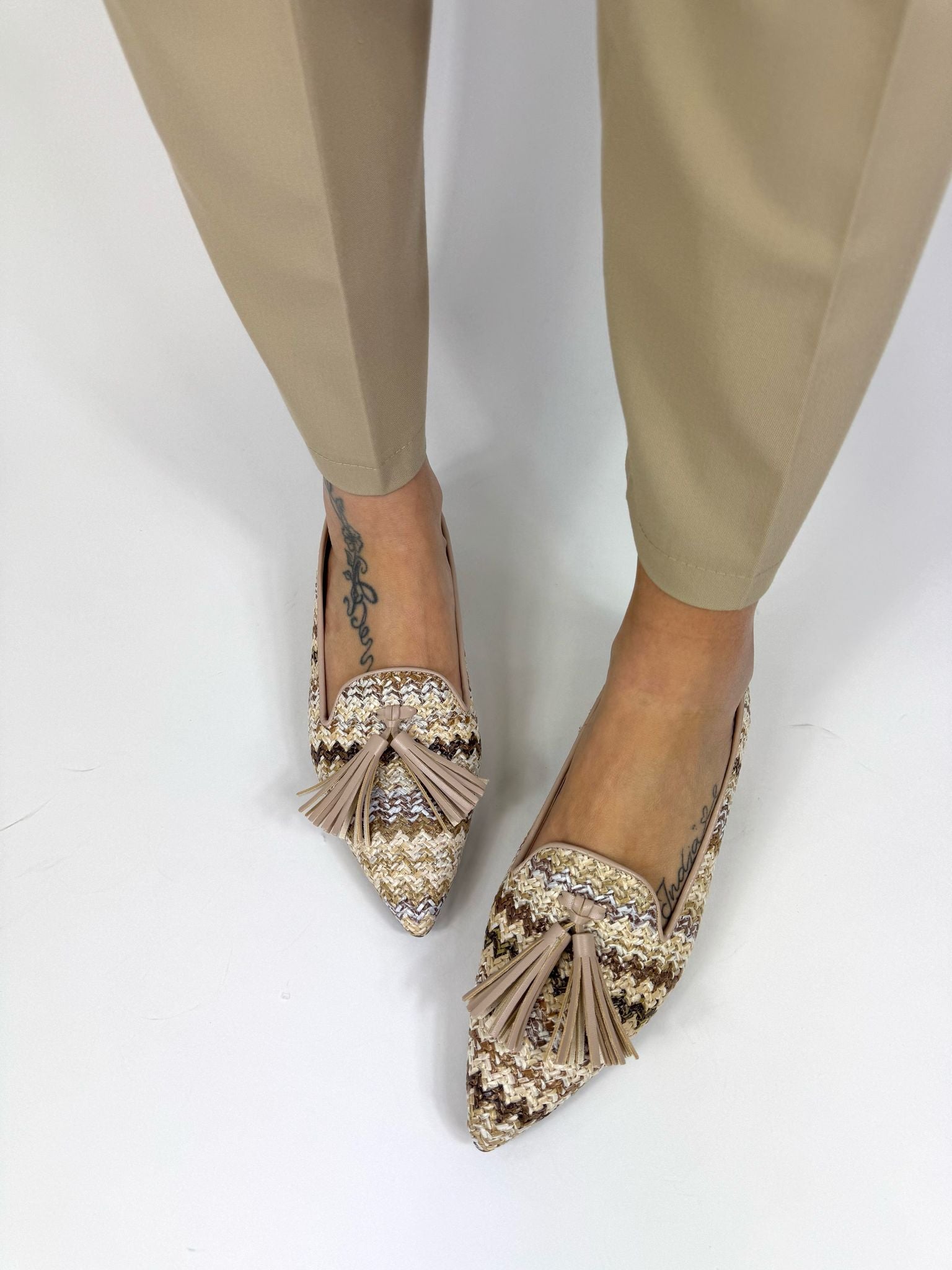 Bottega Lotti slipper donna in rafia beige e nude con nappe