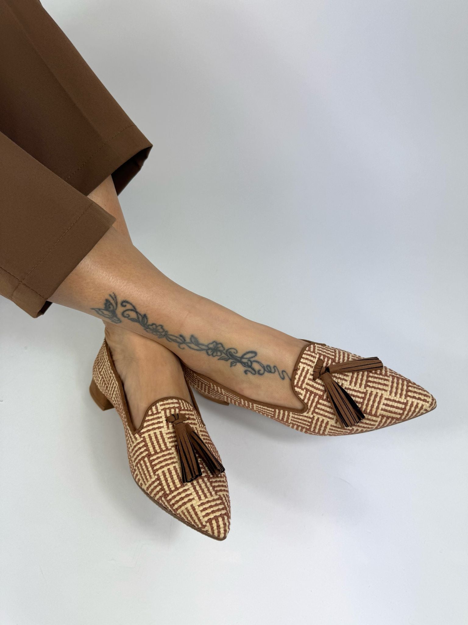 Bottega Lotti slipper donna in rafia beige e cuoio con nappe