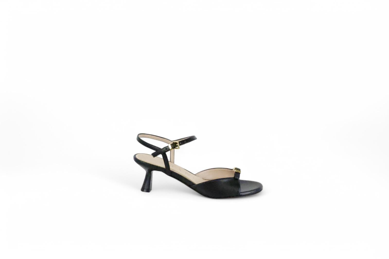 Albano sandalo donna nero con fibbia oro