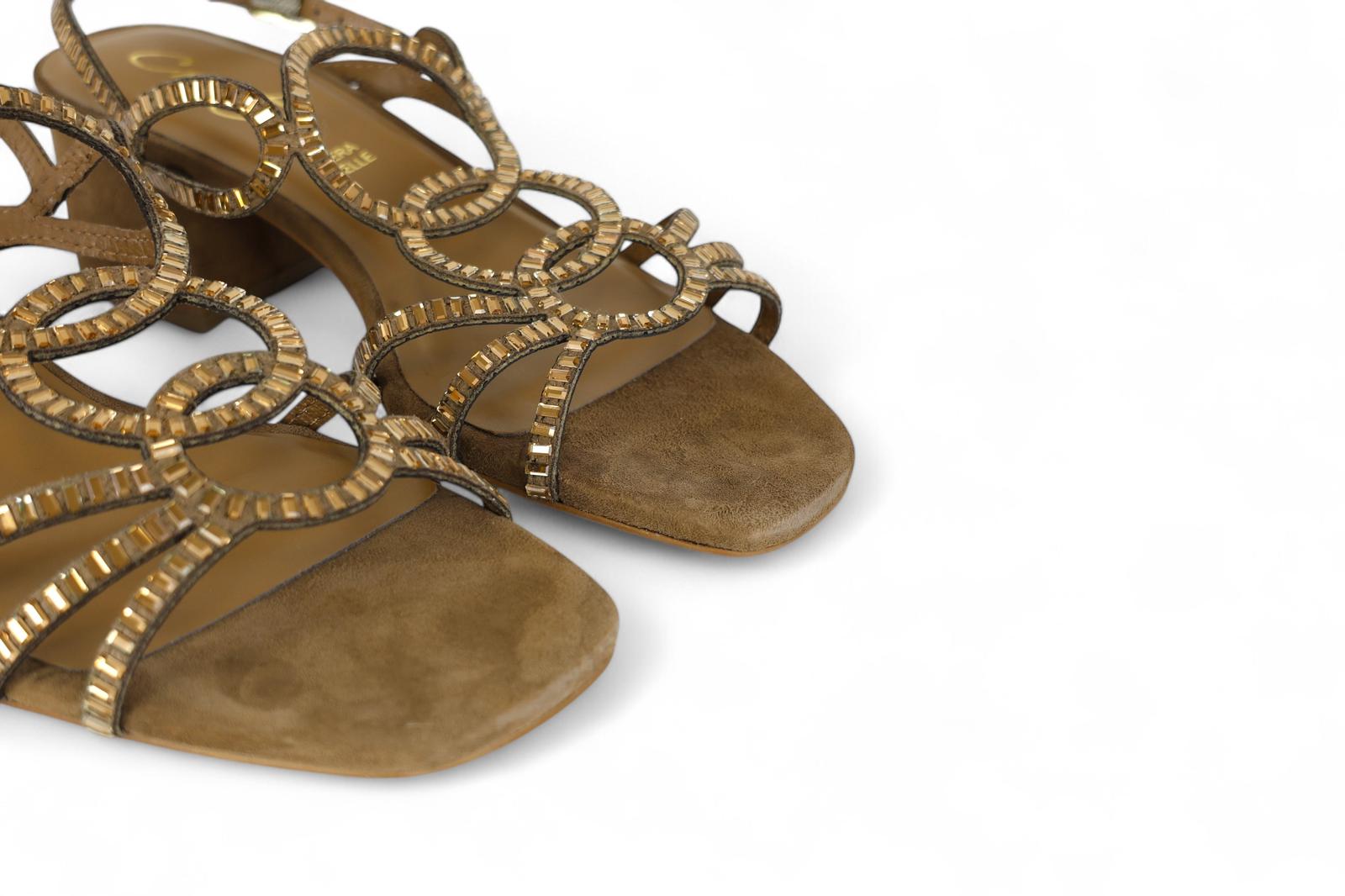 Cristin sandalo donna in suede camel e tomaia con cerchi a specchietto