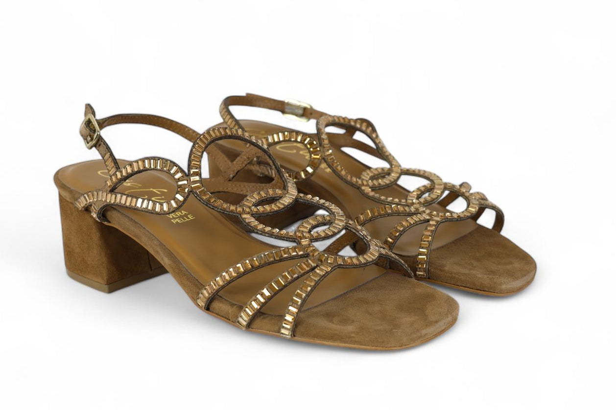 Cristin sandalo donna in suede camel e tomaia con cerchi a specchietto