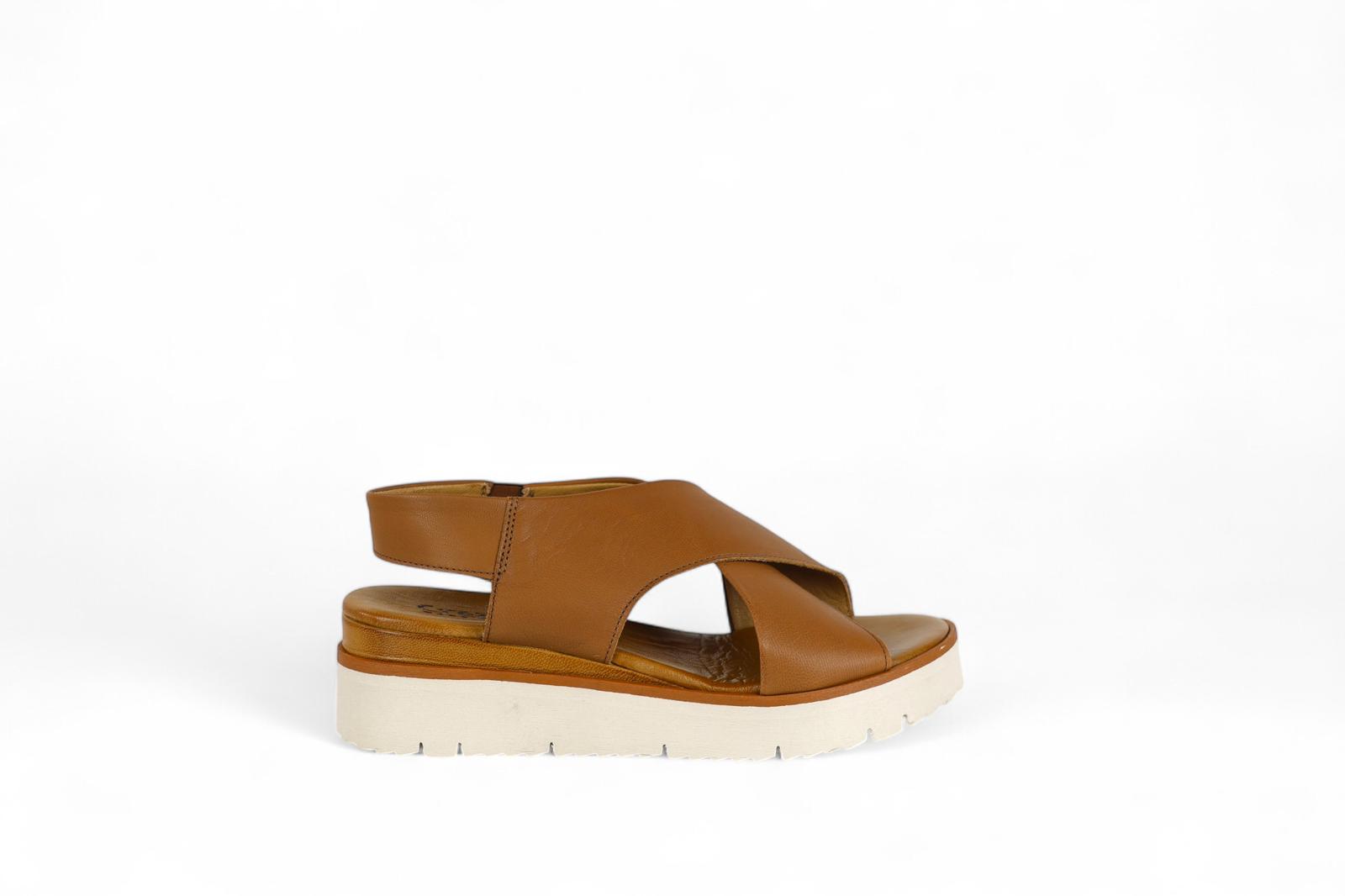 Creative sandalo con zeppa e fasce incrociate cuoio