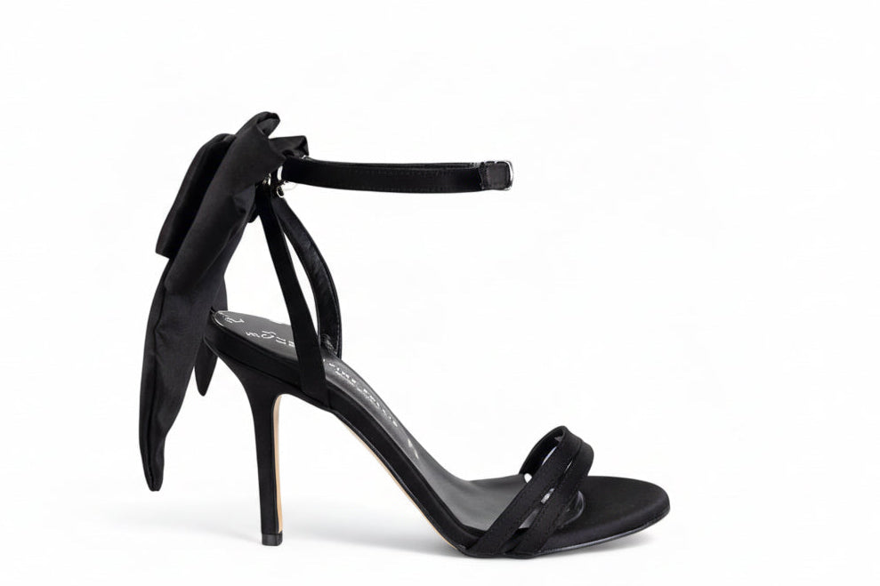 Divine Follie sandalo donna in raso nero e fiocco sul retro