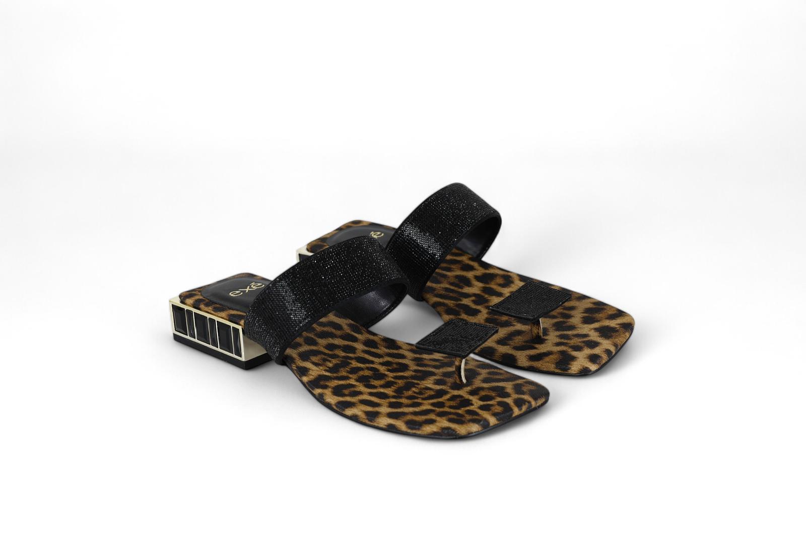 Exé ciabattina donna con infradito in micro strass neri e sottopiede leopardato