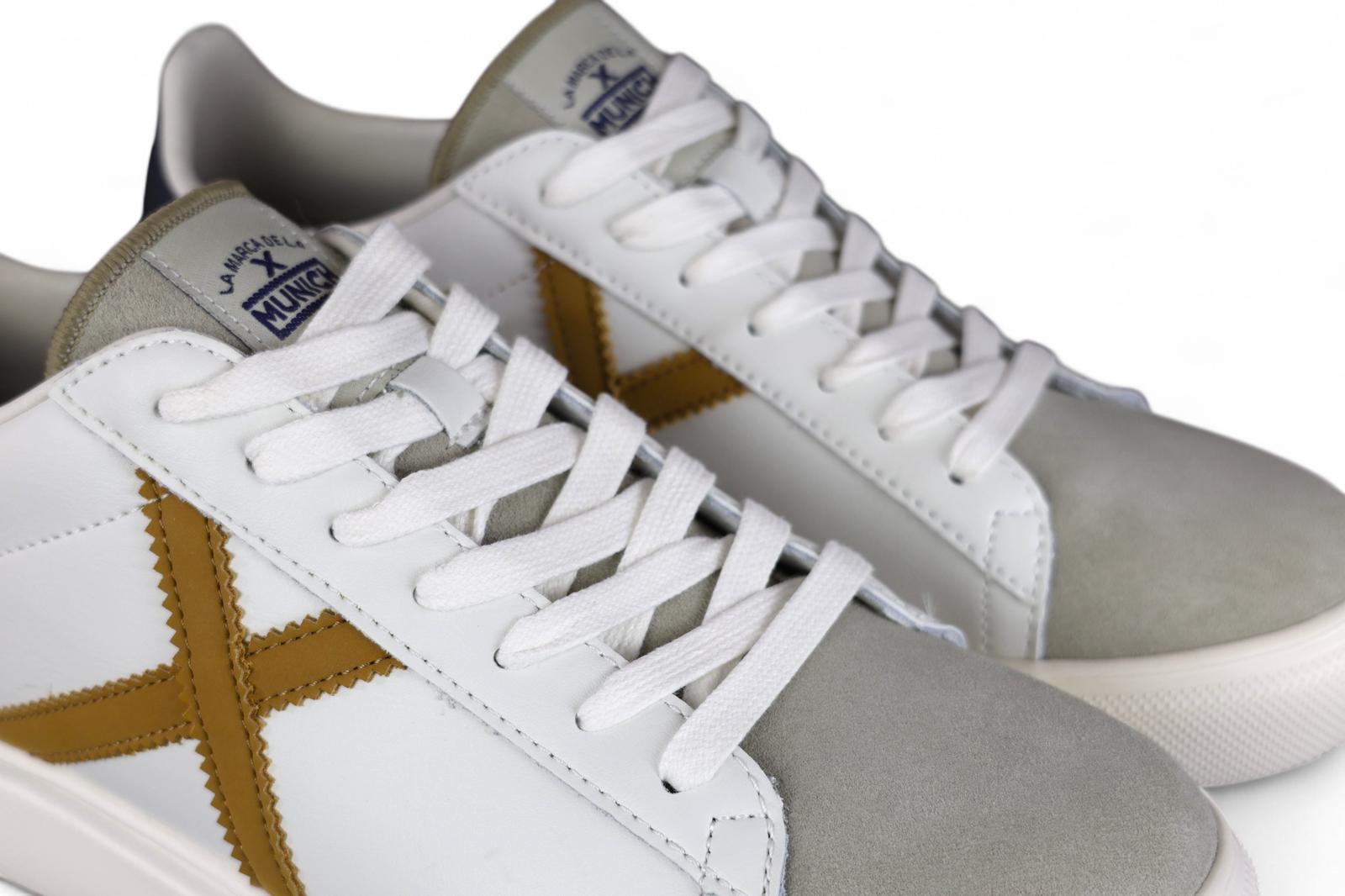 Munich sneakers uomo in pelle bianca e inserti in suede e pelle camel