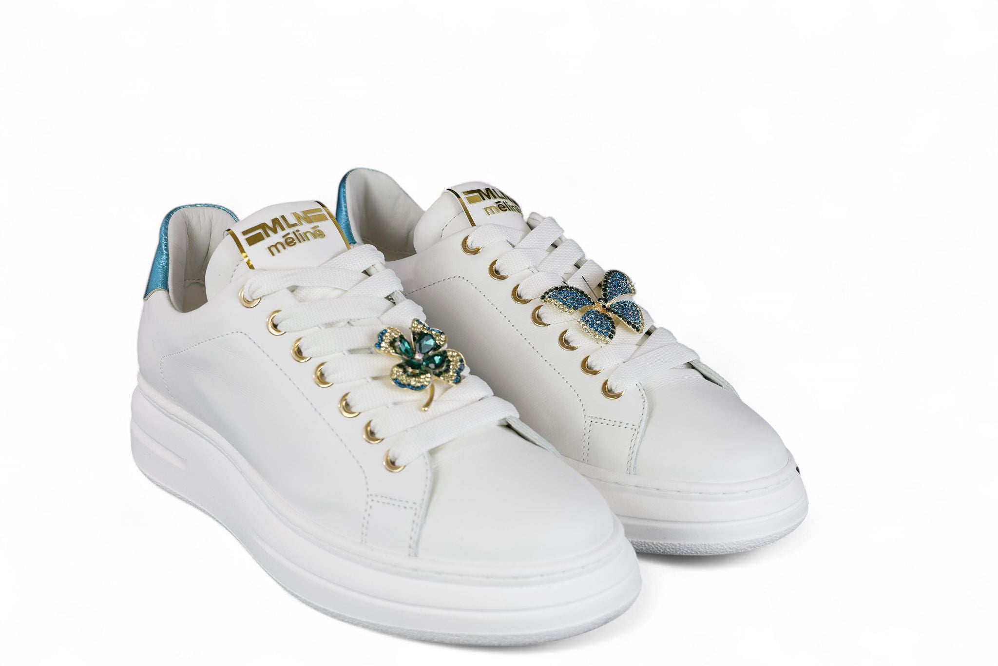 MÉLINÉ sneakers donna in pelle bianca con toppone laminato turchese e applicazioni strass
