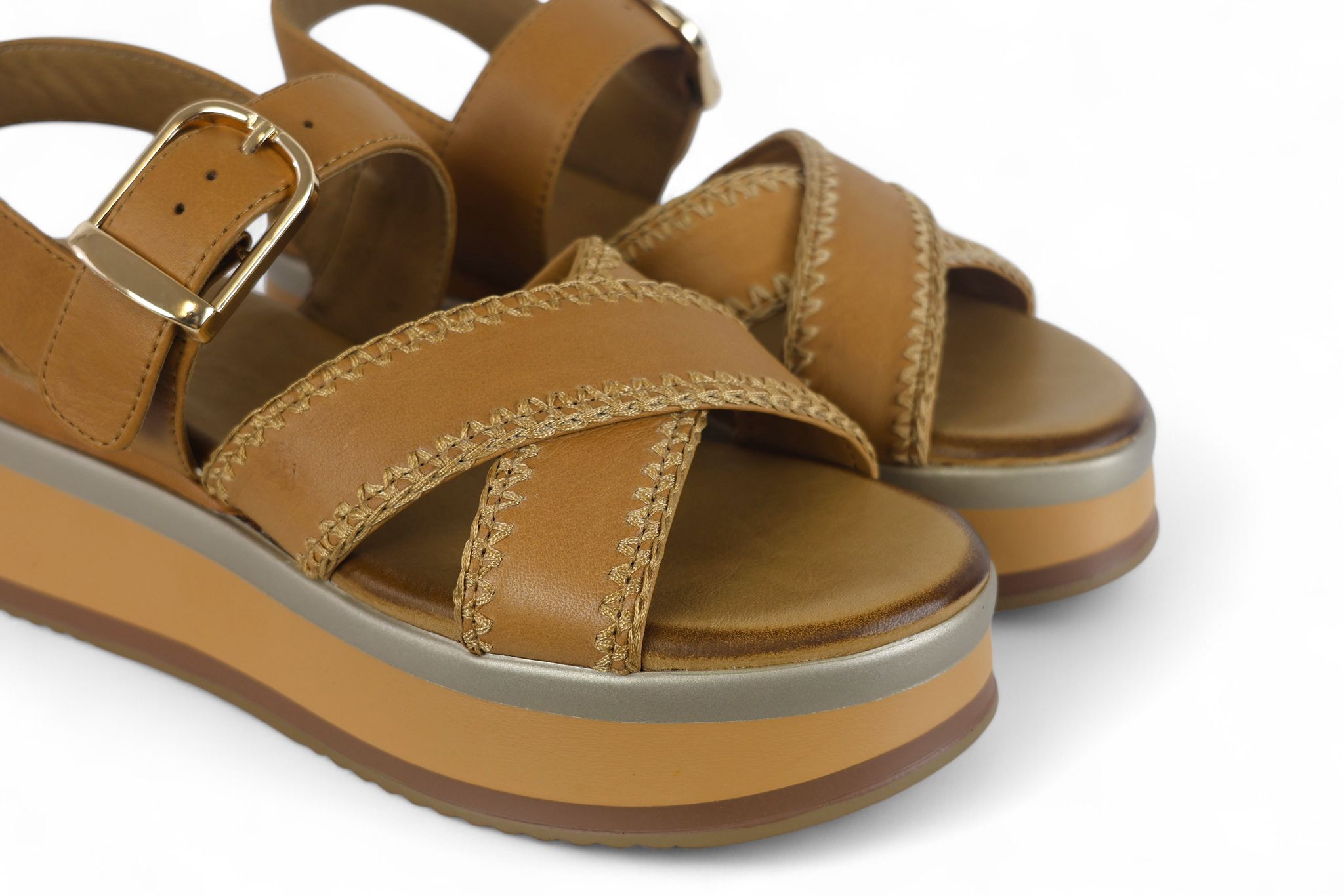 INUOVO sandalo donna con zeppa e fasce incrociate in pelle cuoio con infilature