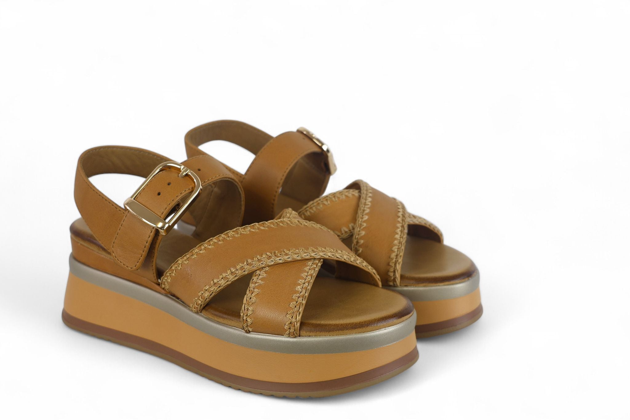 INUOVO sandalo donna con zeppa e fasce incrociate in pelle cuoio con infilature