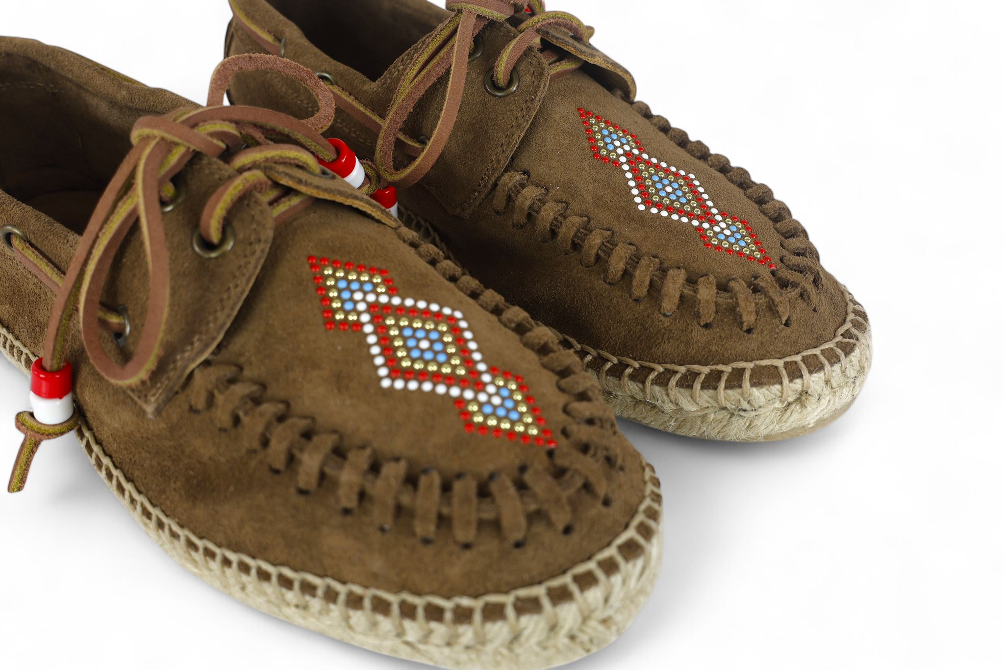 Lagoa barca donna in suede marrone con applicazione di pietrine e perline